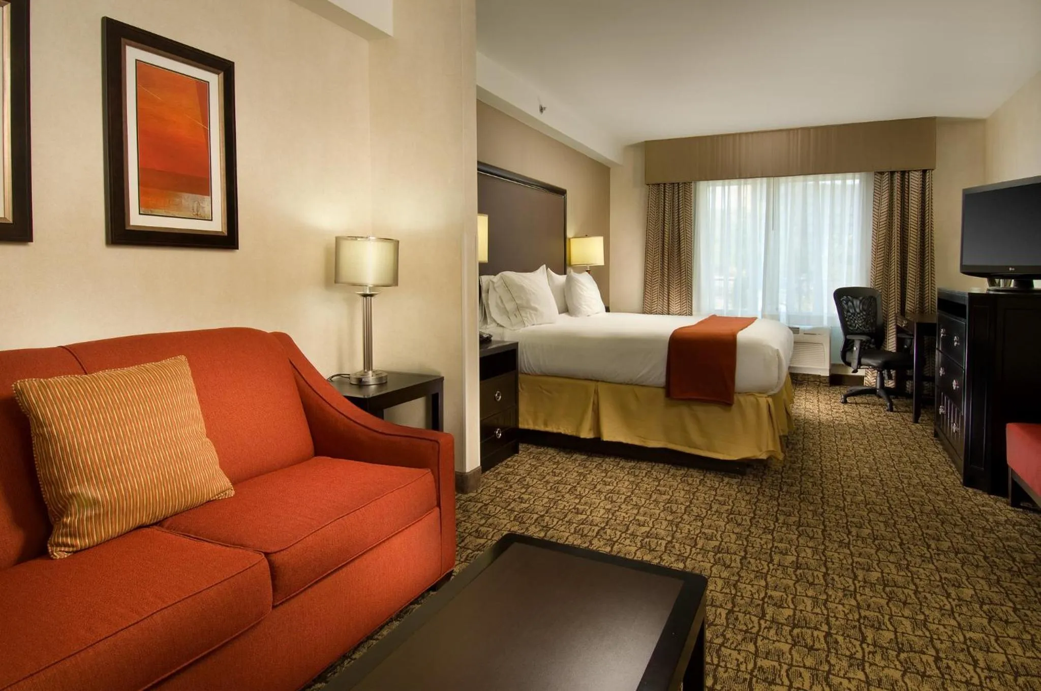 Photo of the whole room, Bed in Holiday Inn Express & Suites Alexandria - Fort Belvoir by IHG