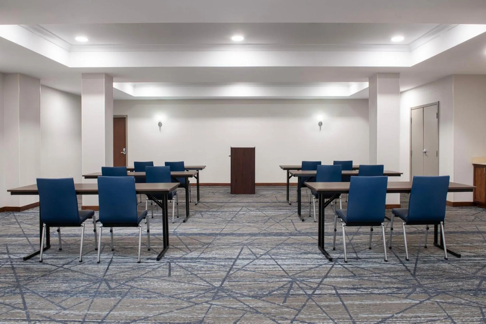 Meeting/conference room in Holiday Inn Express & Suites Alexandria - Fort Belvoir by IHG