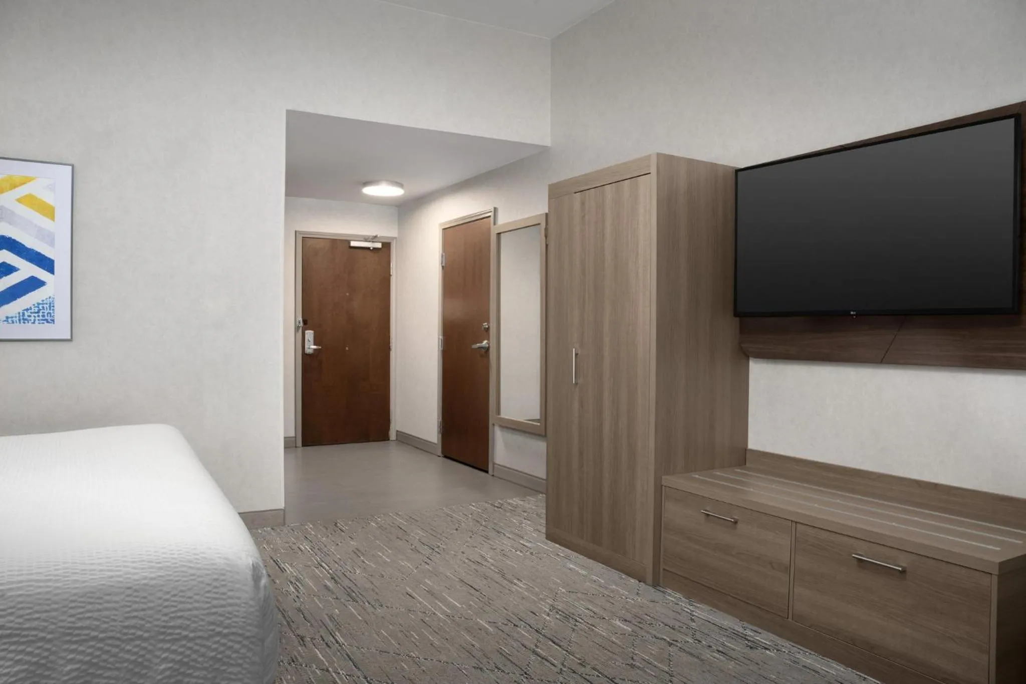 Photo of the whole room, Bed in Holiday Inn Express & Suites Alexandria - Fort Belvoir by IHG