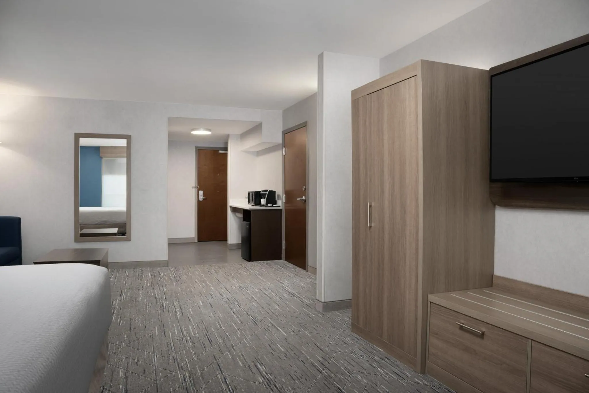 Photo of the whole room, Bed in Holiday Inn Express & Suites Alexandria - Fort Belvoir by IHG