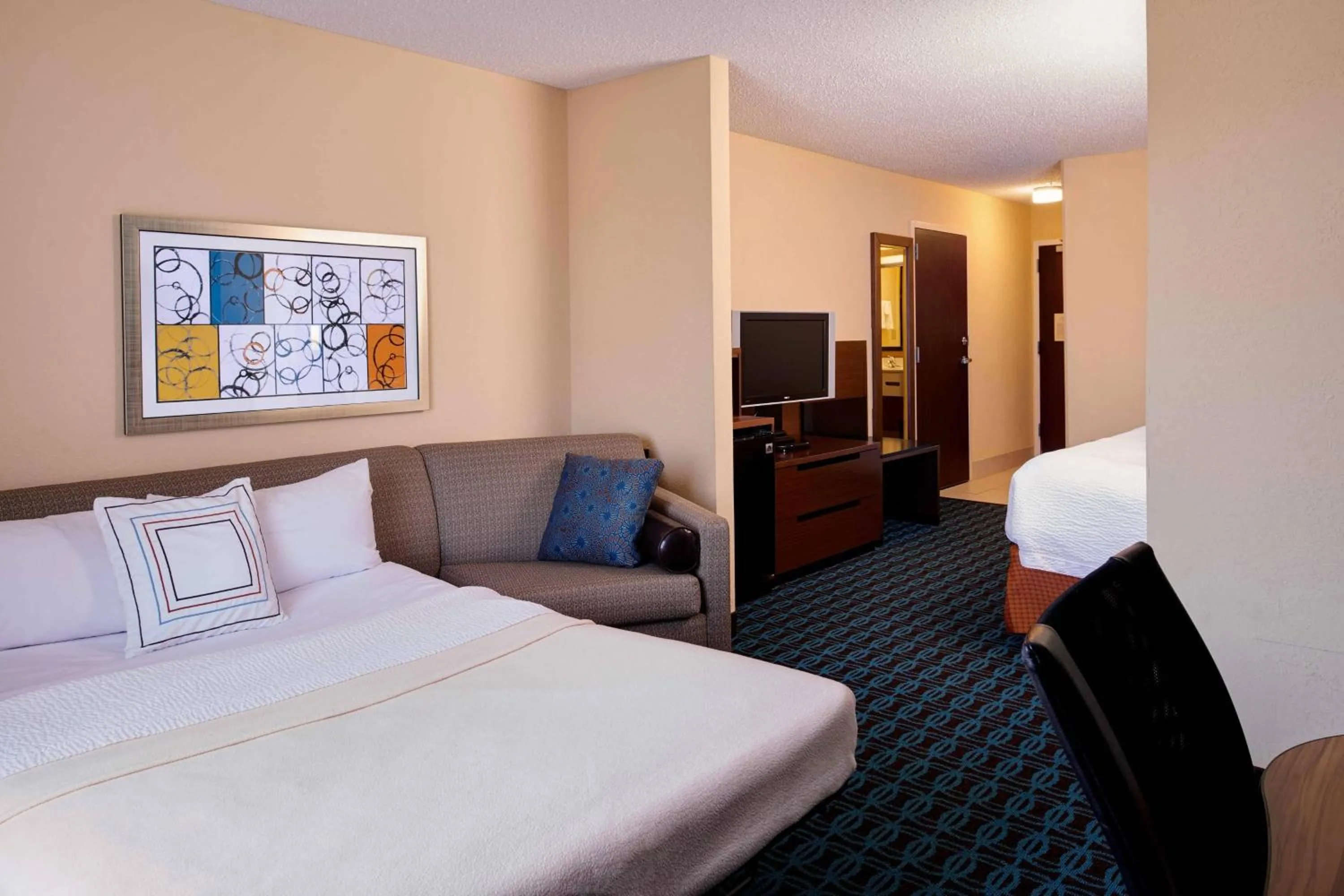 Photo of the whole room, Bed in Fairfield Inn by Marriott Kalamazoo West