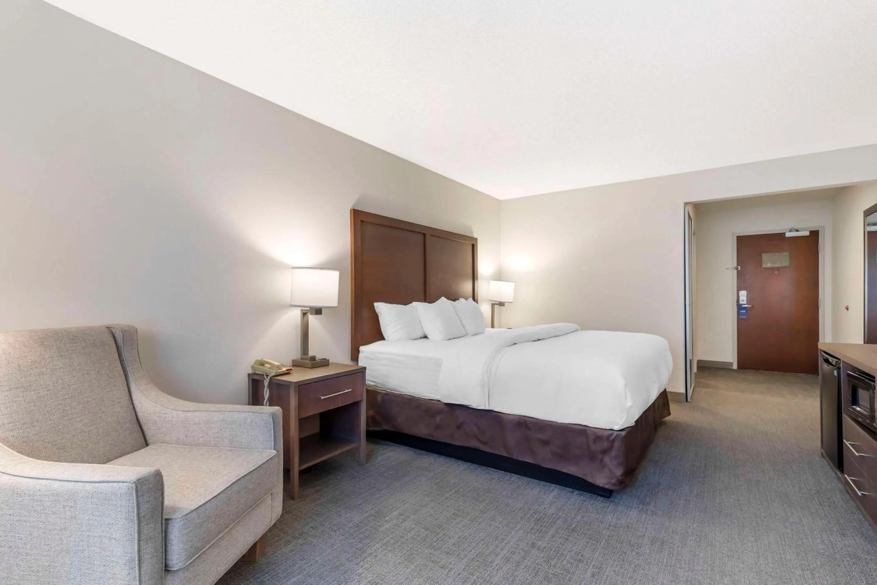 Bedroom, Bed in Comfort Inn & Suites Chestertown