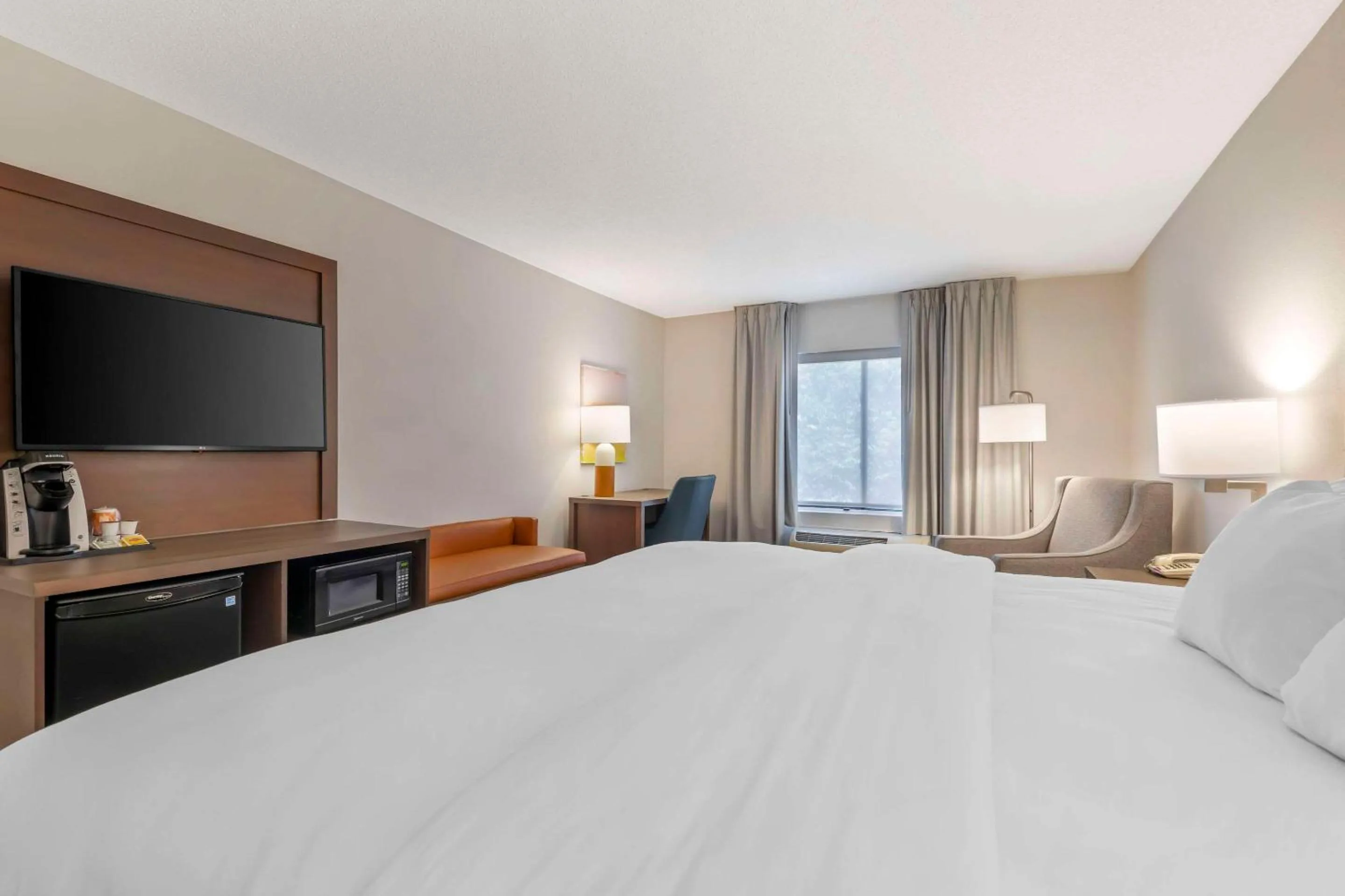 Bedroom, Bed in Comfort Inn & Suites Chestertown