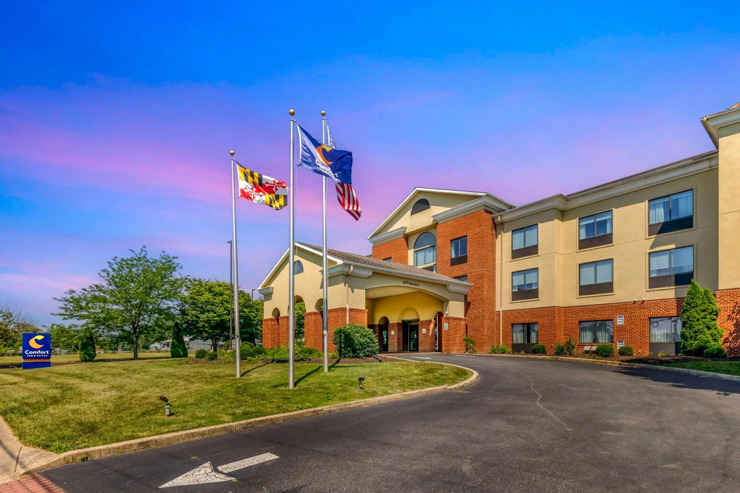 Property building in Comfort Inn & Suites Chestertown
