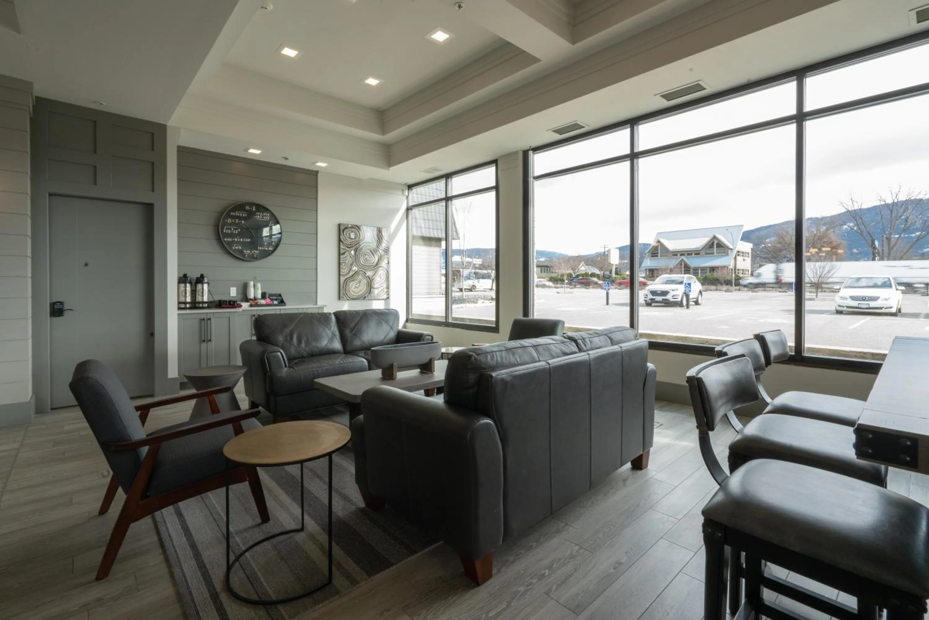 Seating area in Prestige Vernon Lodge