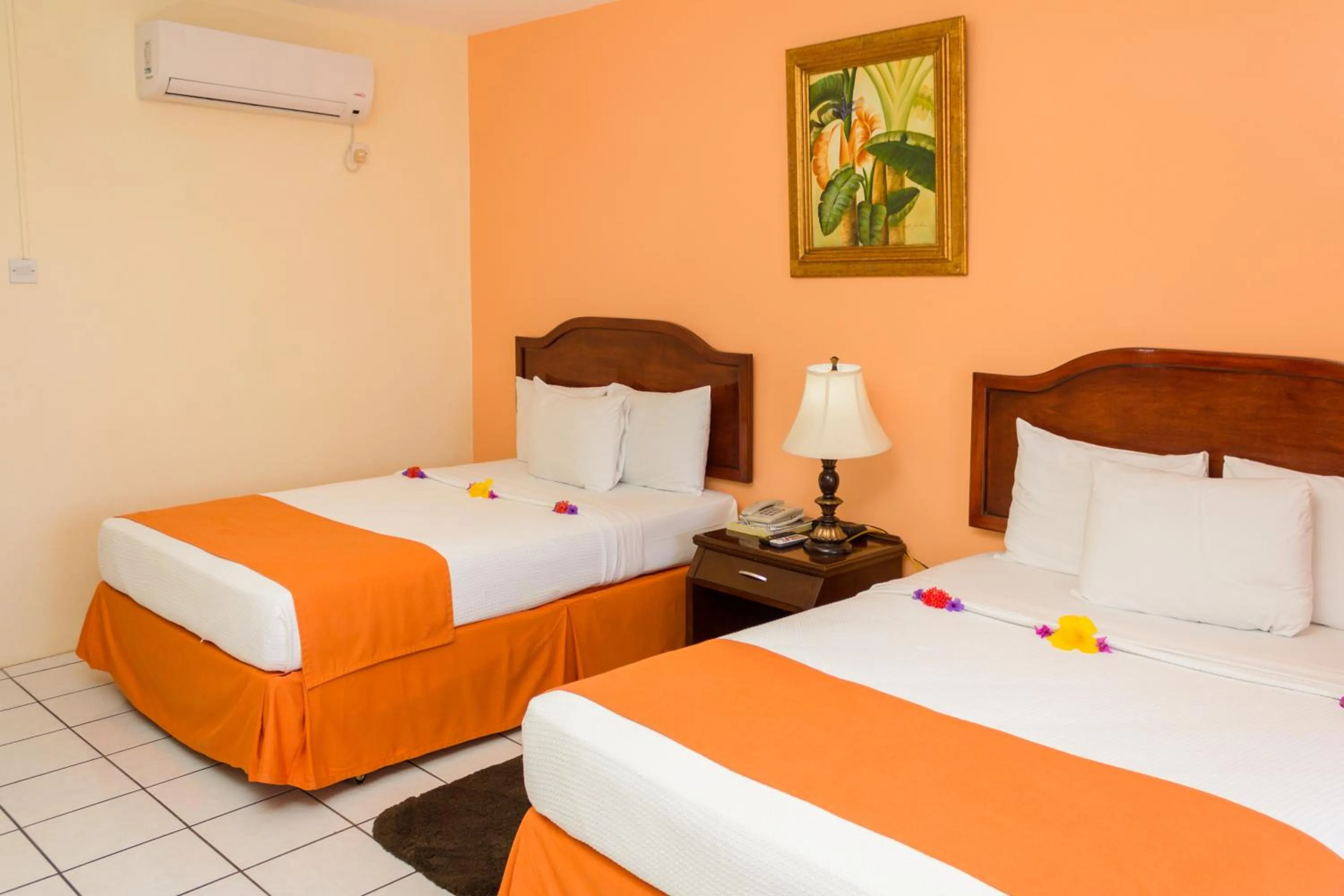 Bedroom, Bed in Bay Gardens Inn