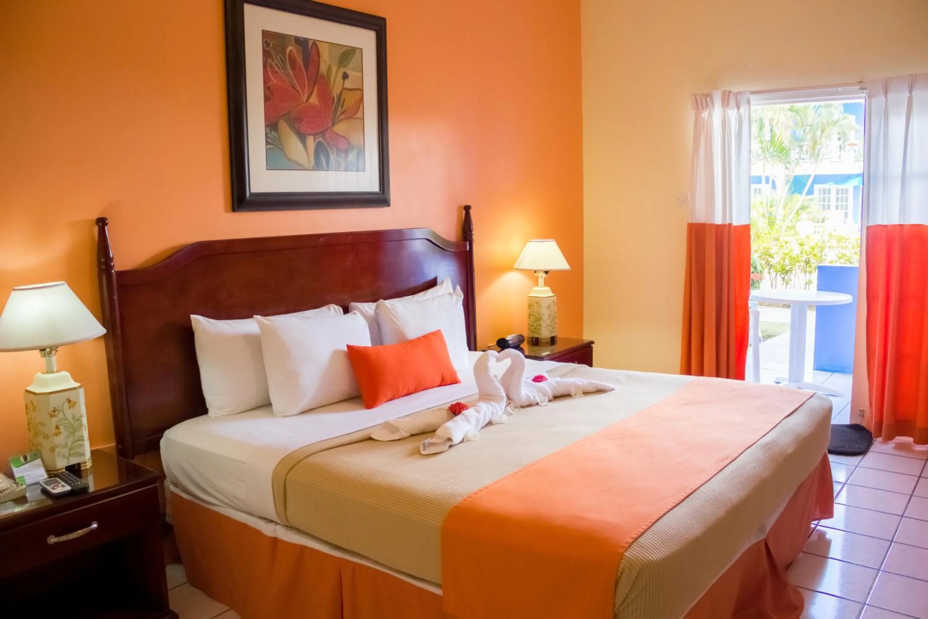 Bedroom, Bed in Bay Gardens Inn