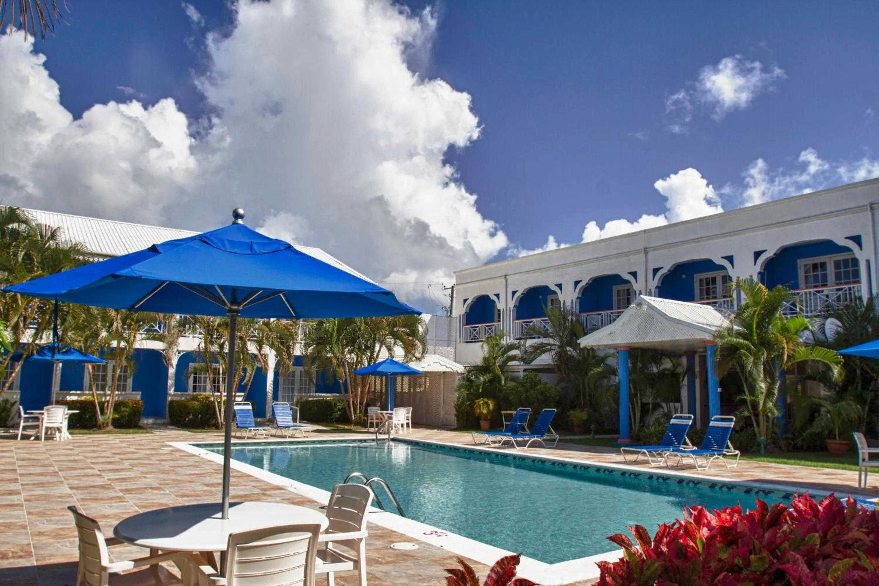 Swimming pool in Bay Gardens Inn
