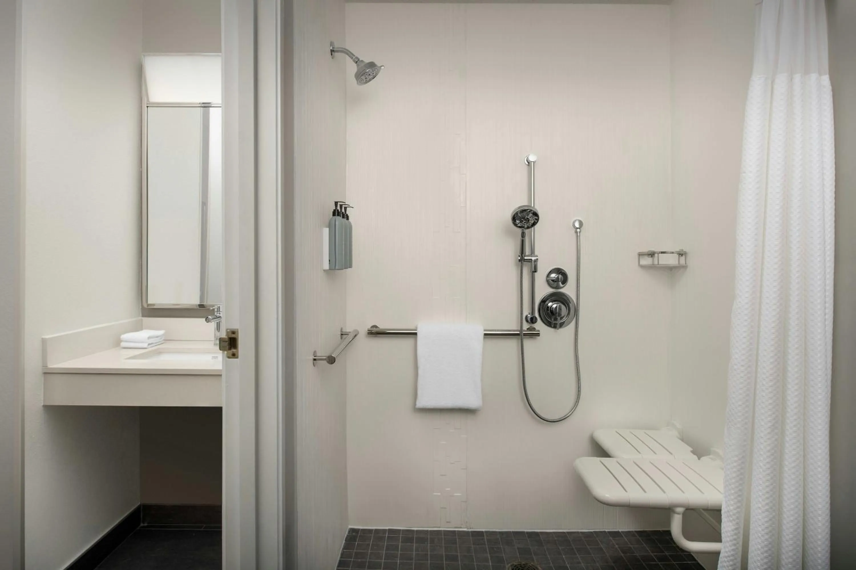 Bathroom in Courtyard by Marriott Dayton Beavercreek