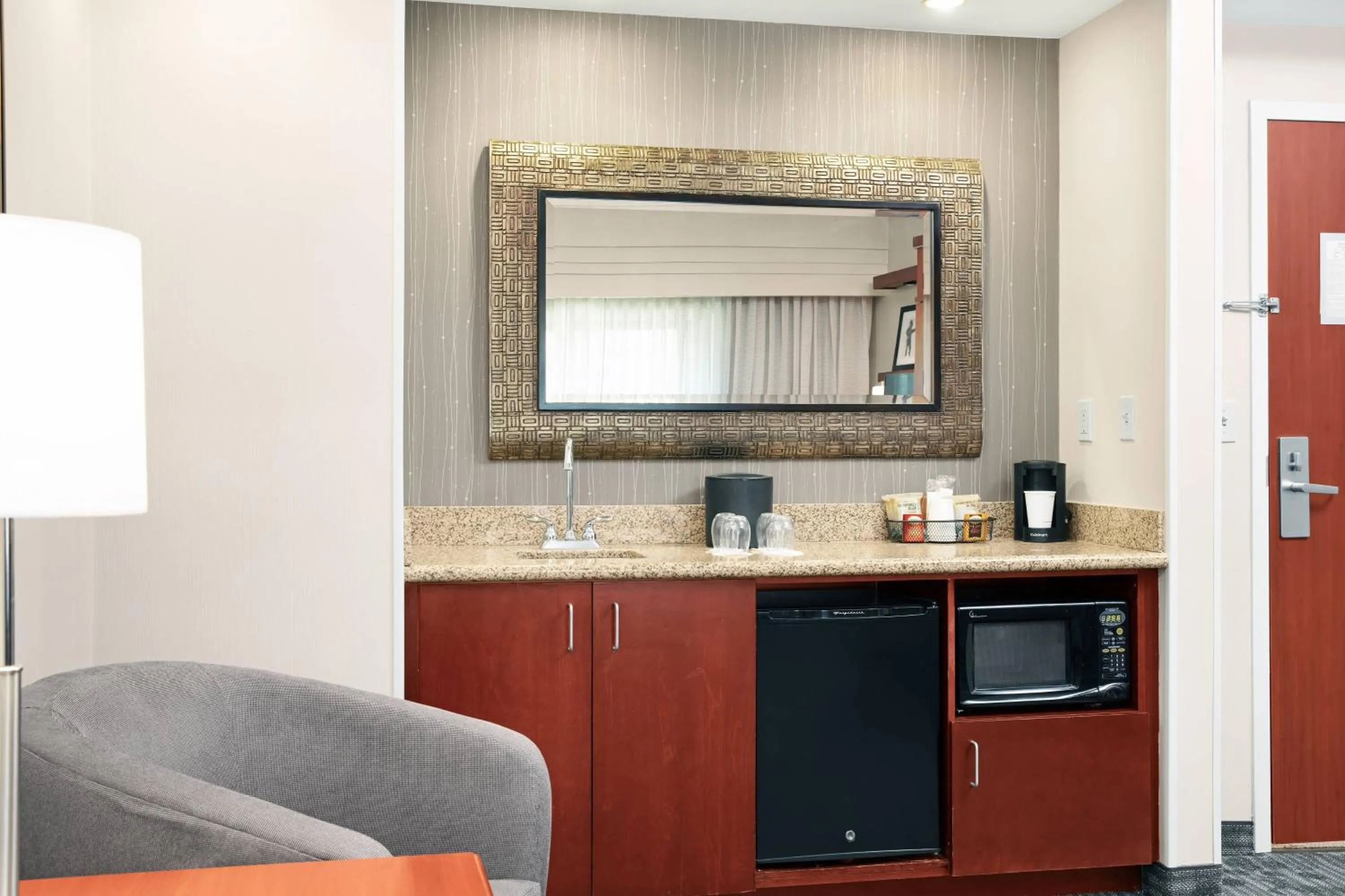 Kitchen or kitchenette in Courtyard by Marriott St. Augustine I-95