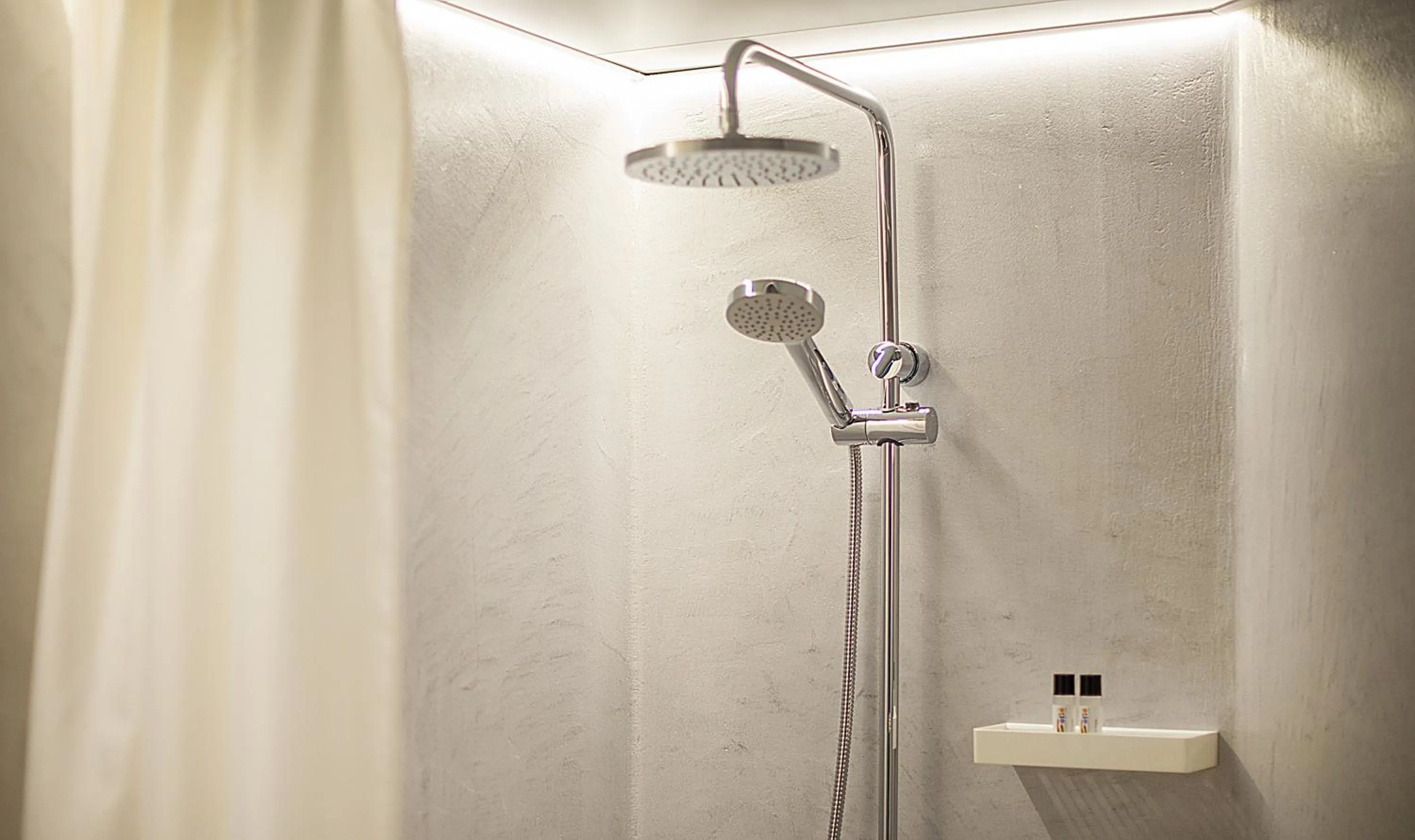 Shower in Sono House