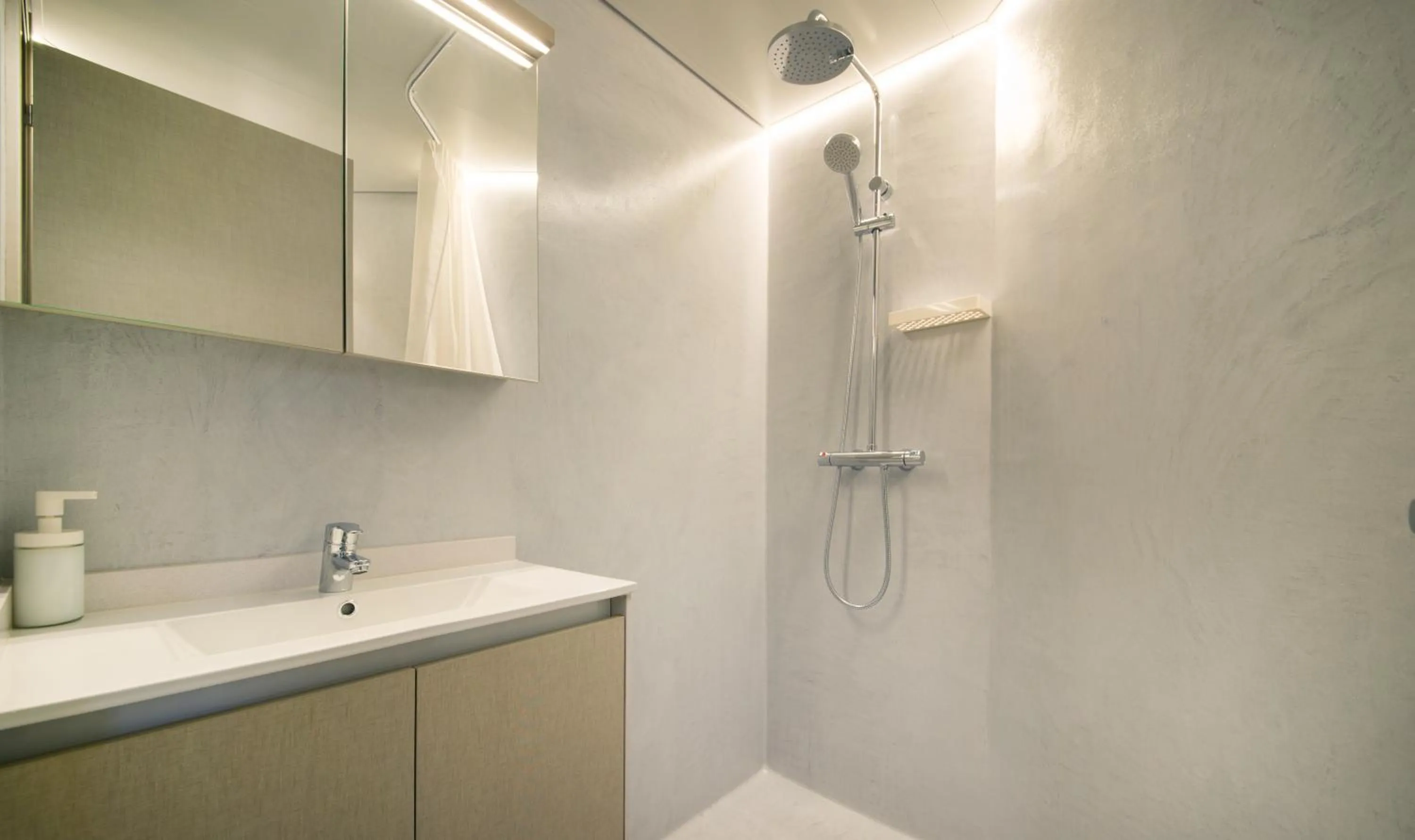 Shower in Sono House