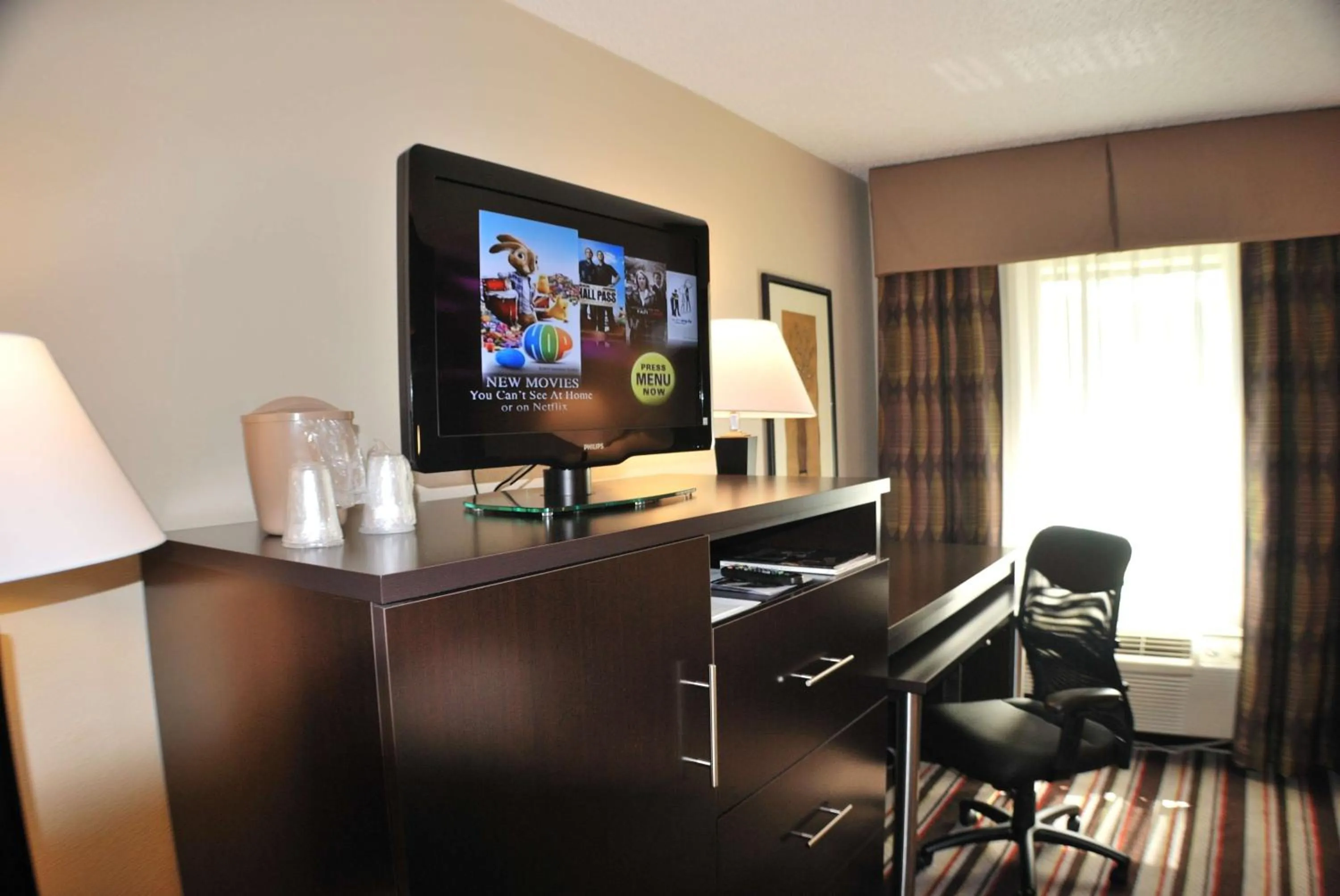 Photo of the whole room in Holiday Inn Express Nashville W-I40 by IHG