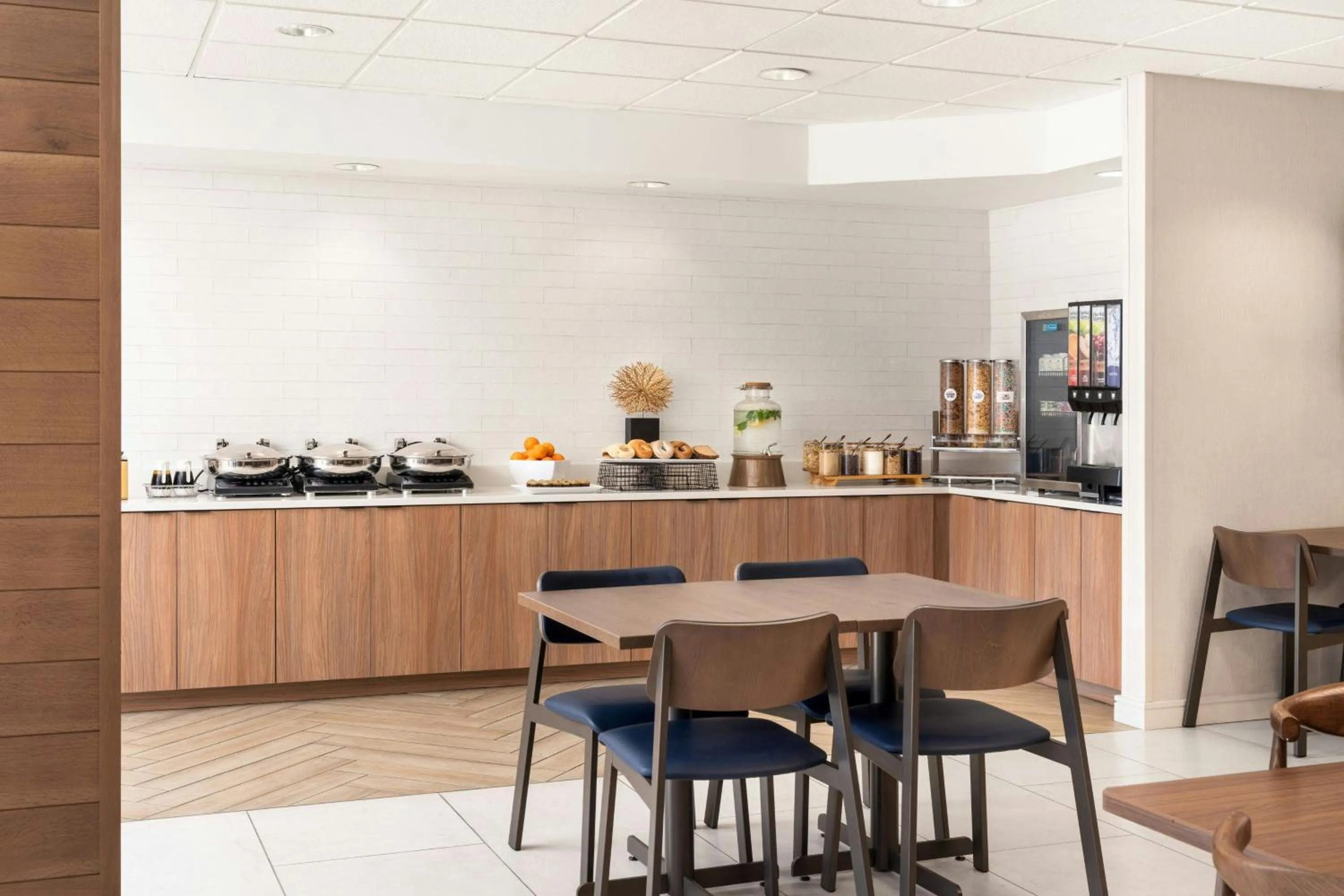 Breakfast in Fairfield Inn and Suites Jacksonville Beach