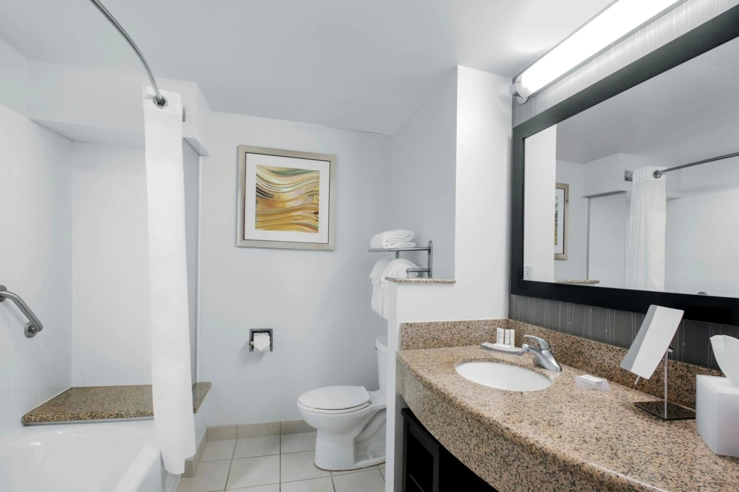 Bathroom in Courtyard by Marriott Jacksonville I-295/East Beltway