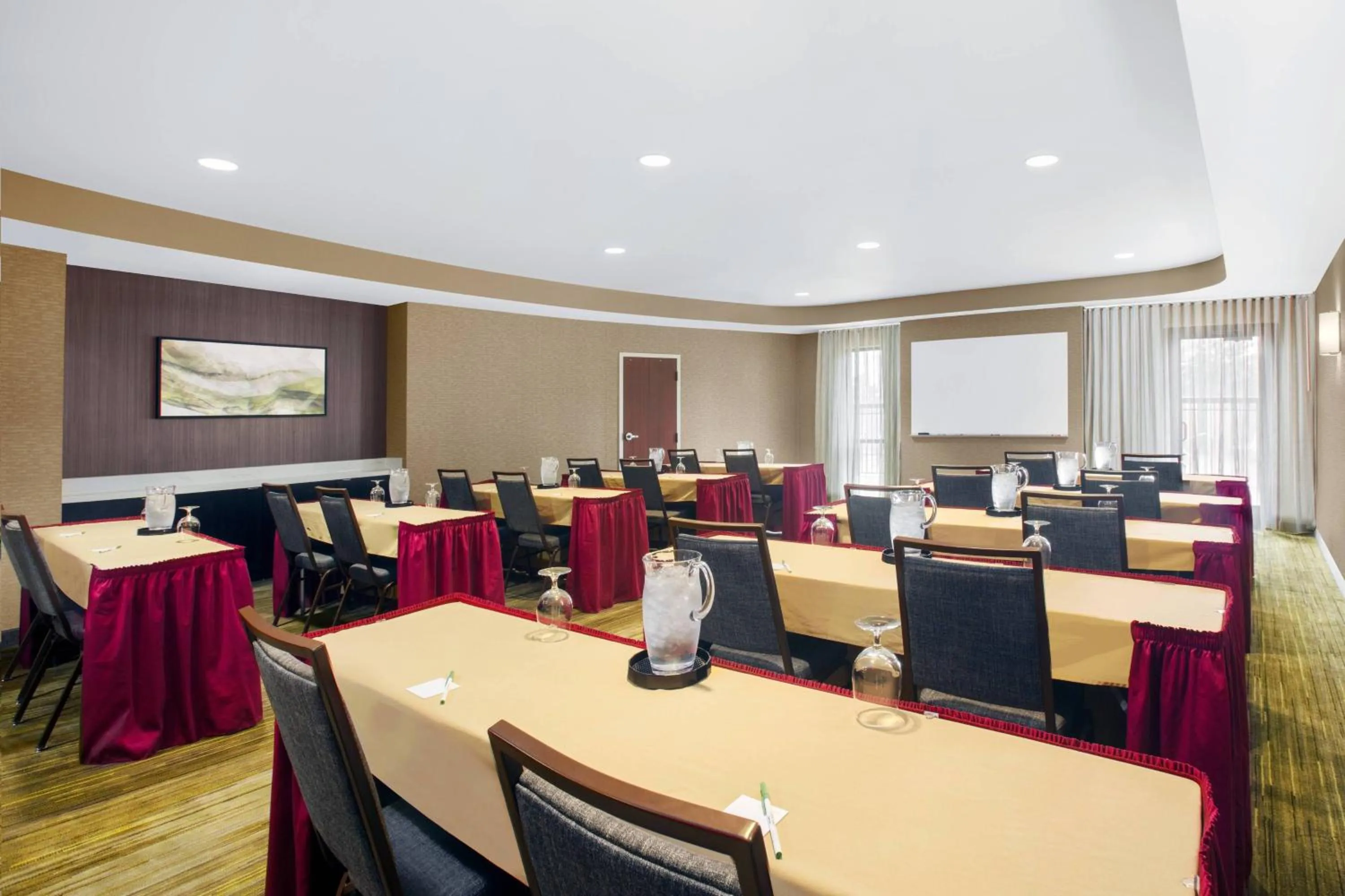 Meeting/conference room in Courtyard by Marriott Jacksonville I-295/East Beltway
