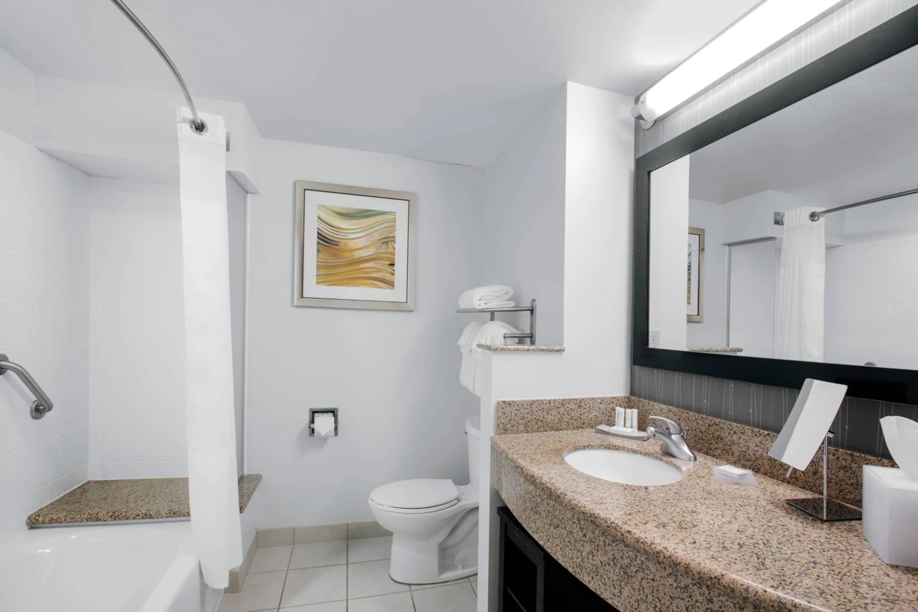 Bathroom in Courtyard by Marriott Jacksonville I-295/East Beltway