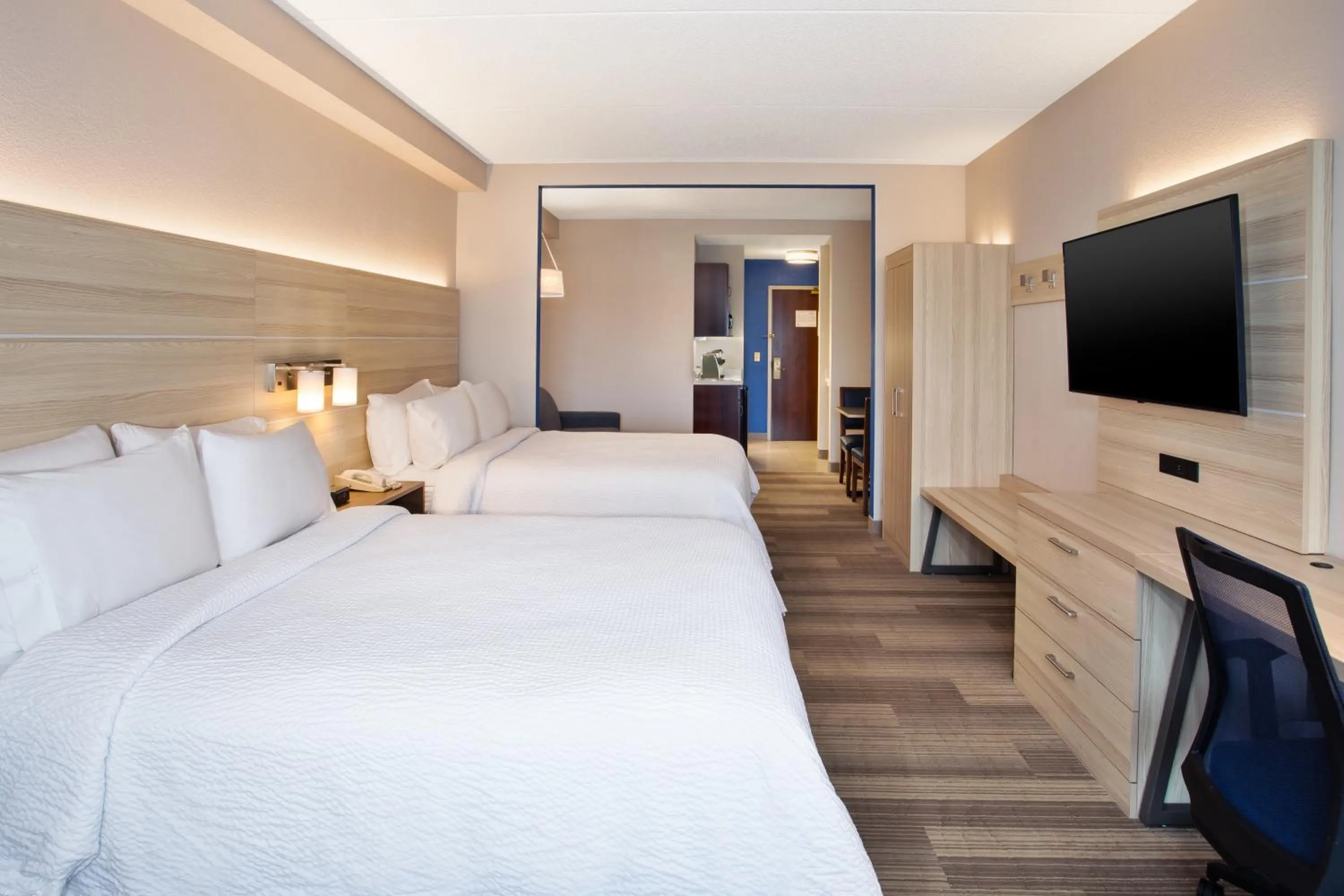 Bed in Holiday Inn Express Hotel & Suites Rochester Webster by IHG