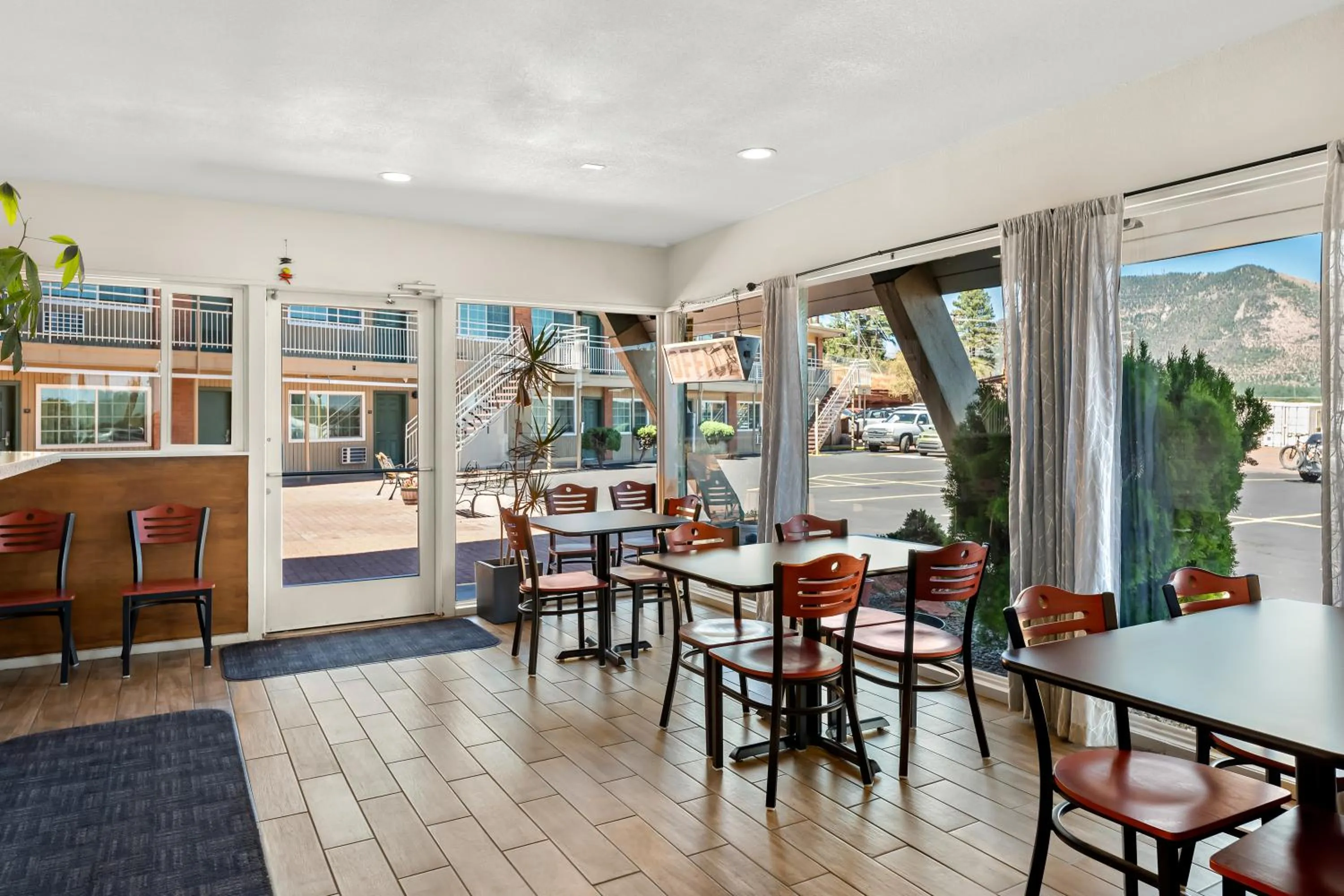 Seating area in Americas Best Value Inn and Suites Flagstaff
