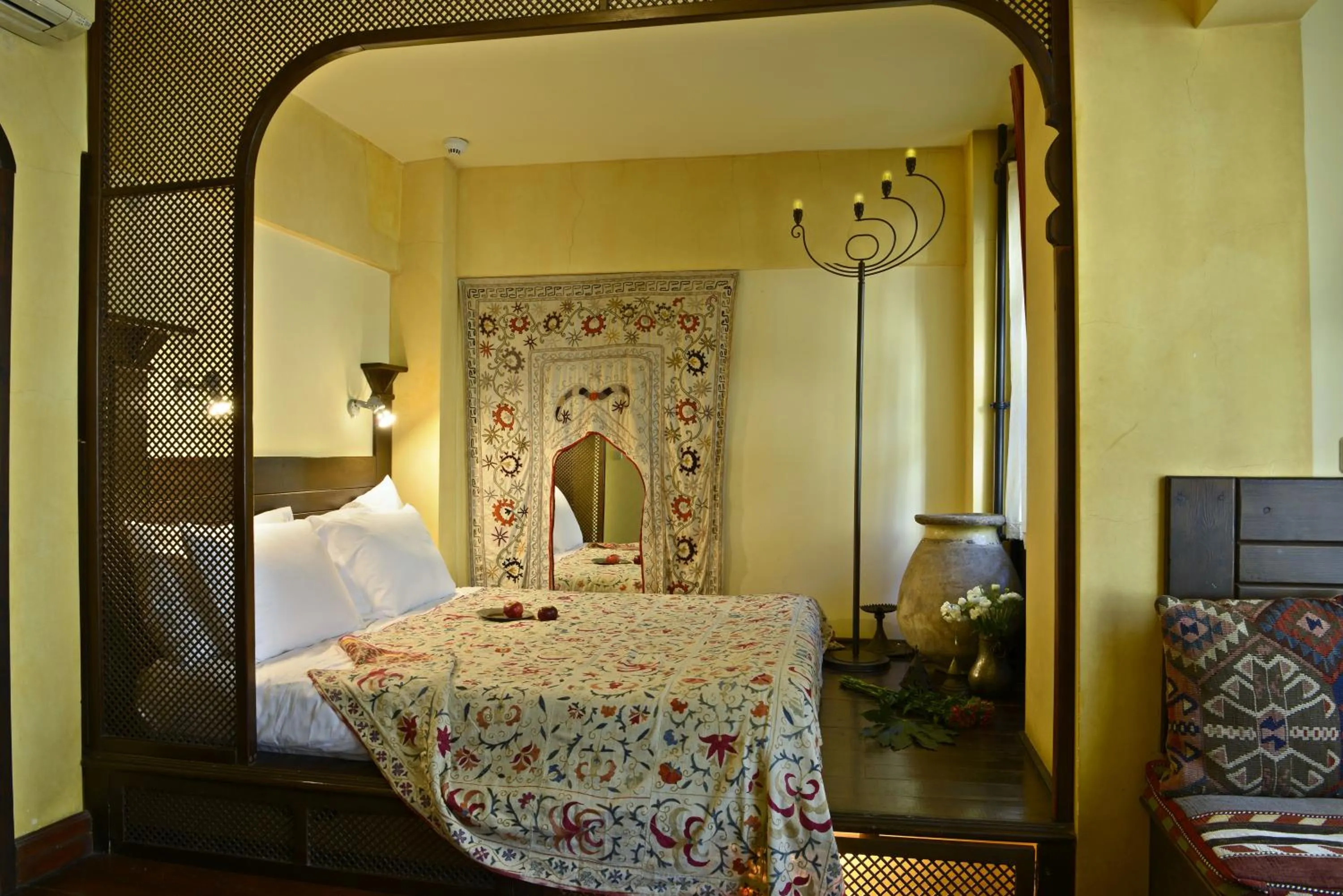 Decorative detail, Bed in Hotel Empress Zoe