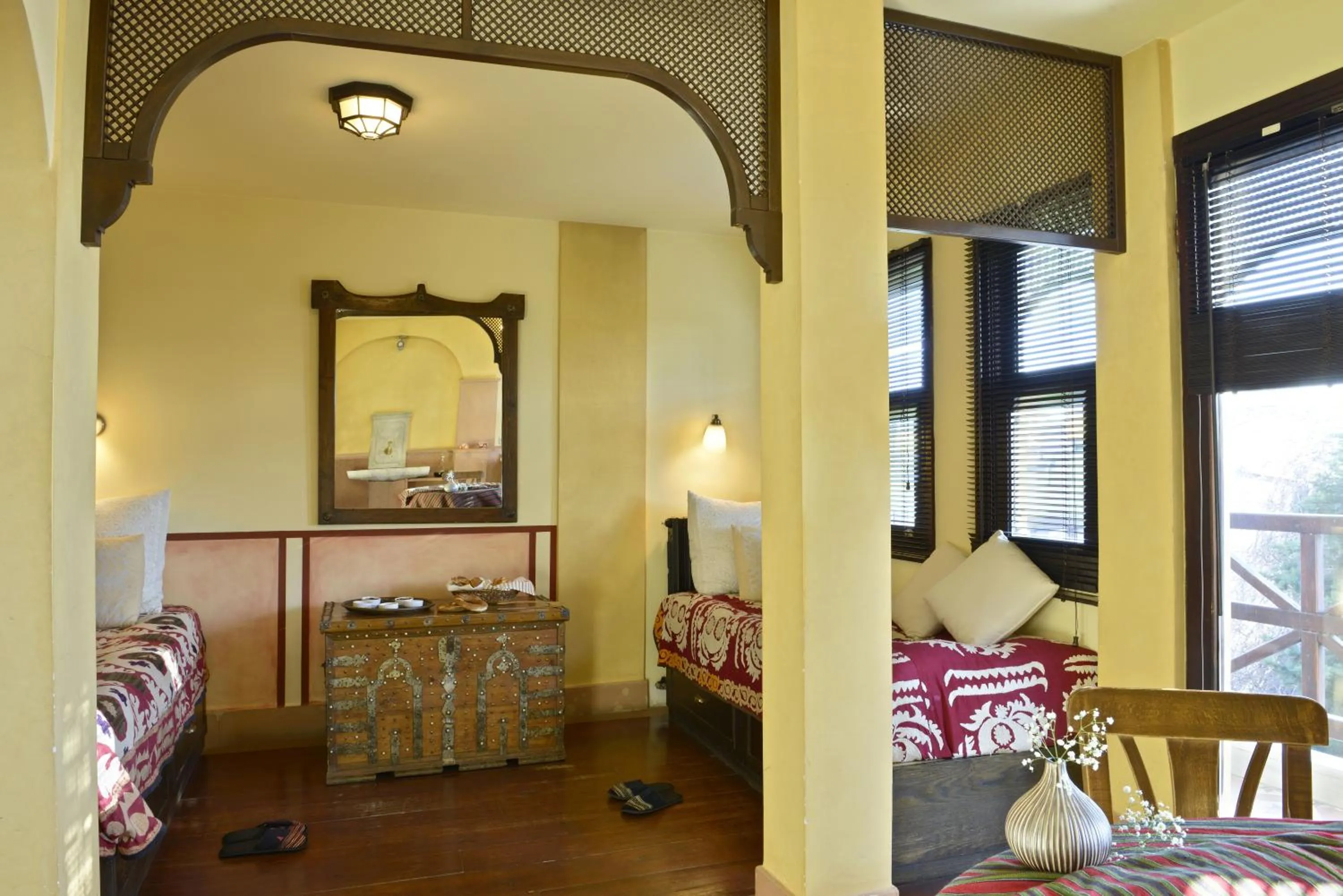 Balcony/Terrace, Bed in Hotel Empress Zoe