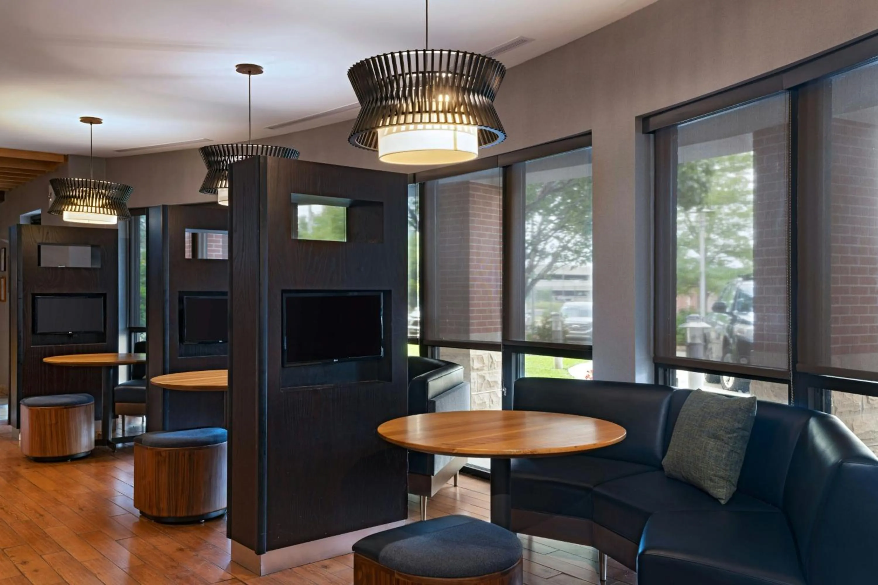 Restaurant/places to eat in Courtyard by Marriott Omaha Aksarben Village