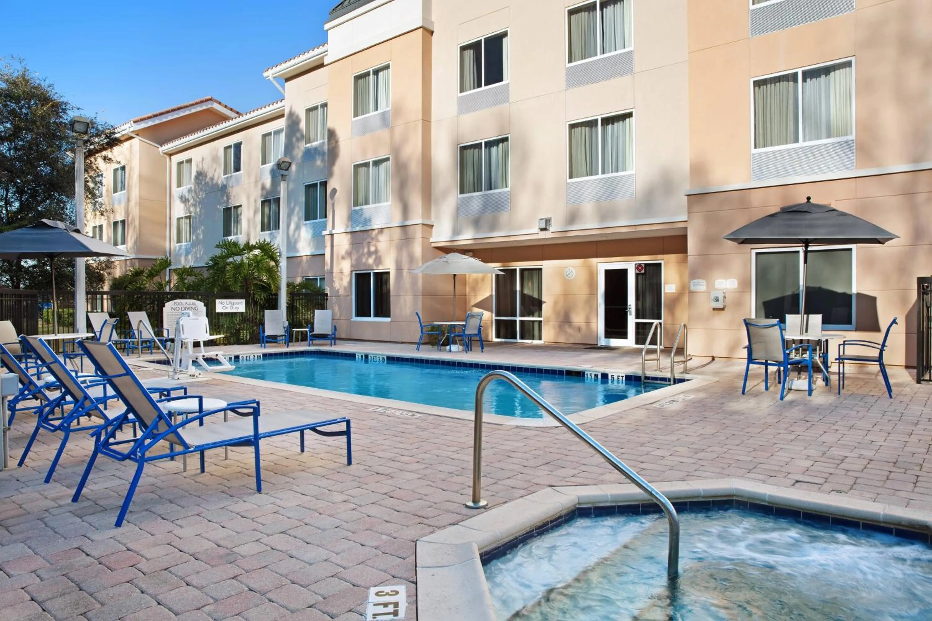 Swimming pool in Fairfield Inn and Suites by Marriott Saint Augustine I-95