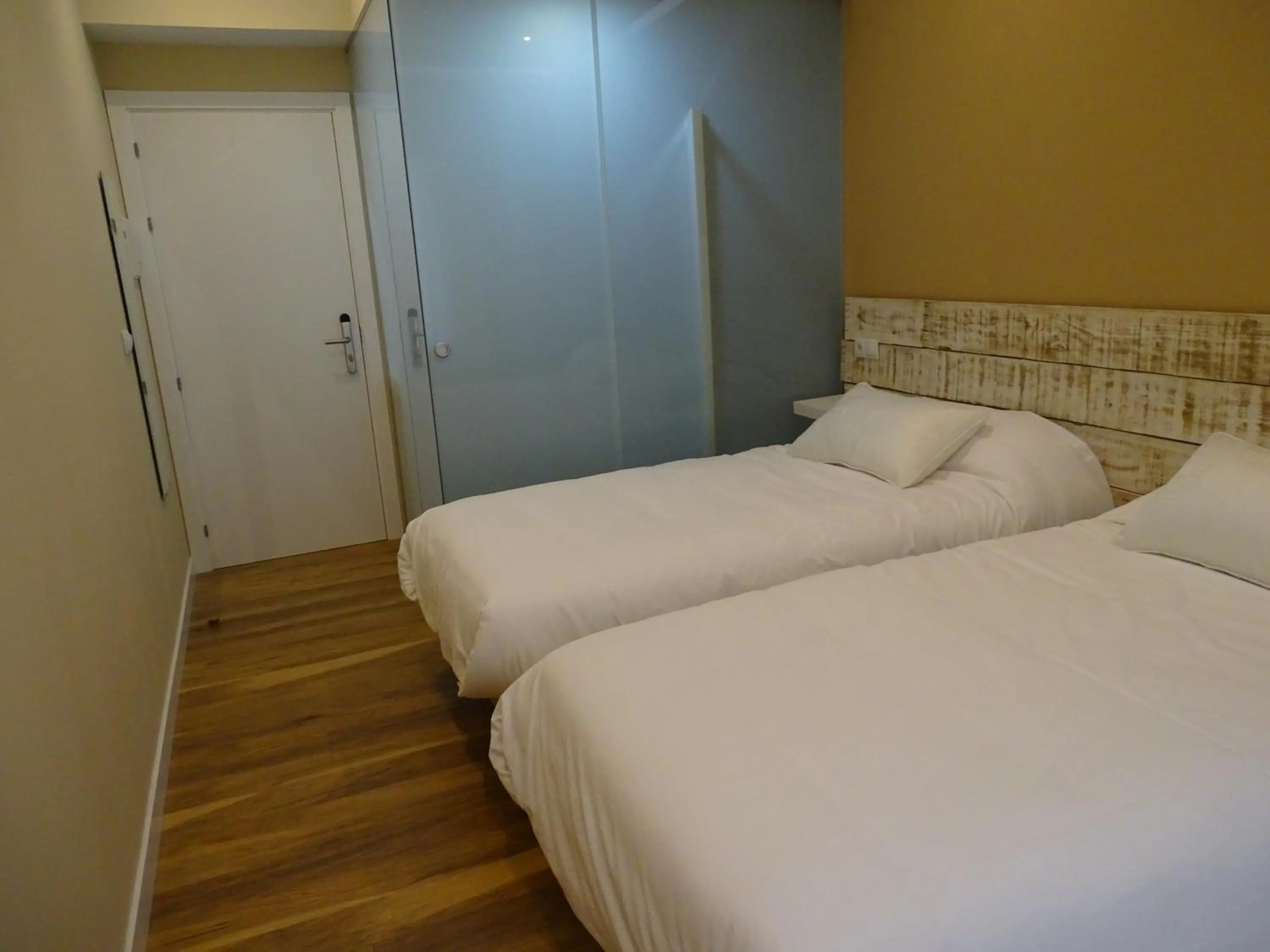 Photo of the whole room, Bed in Urban Burgos