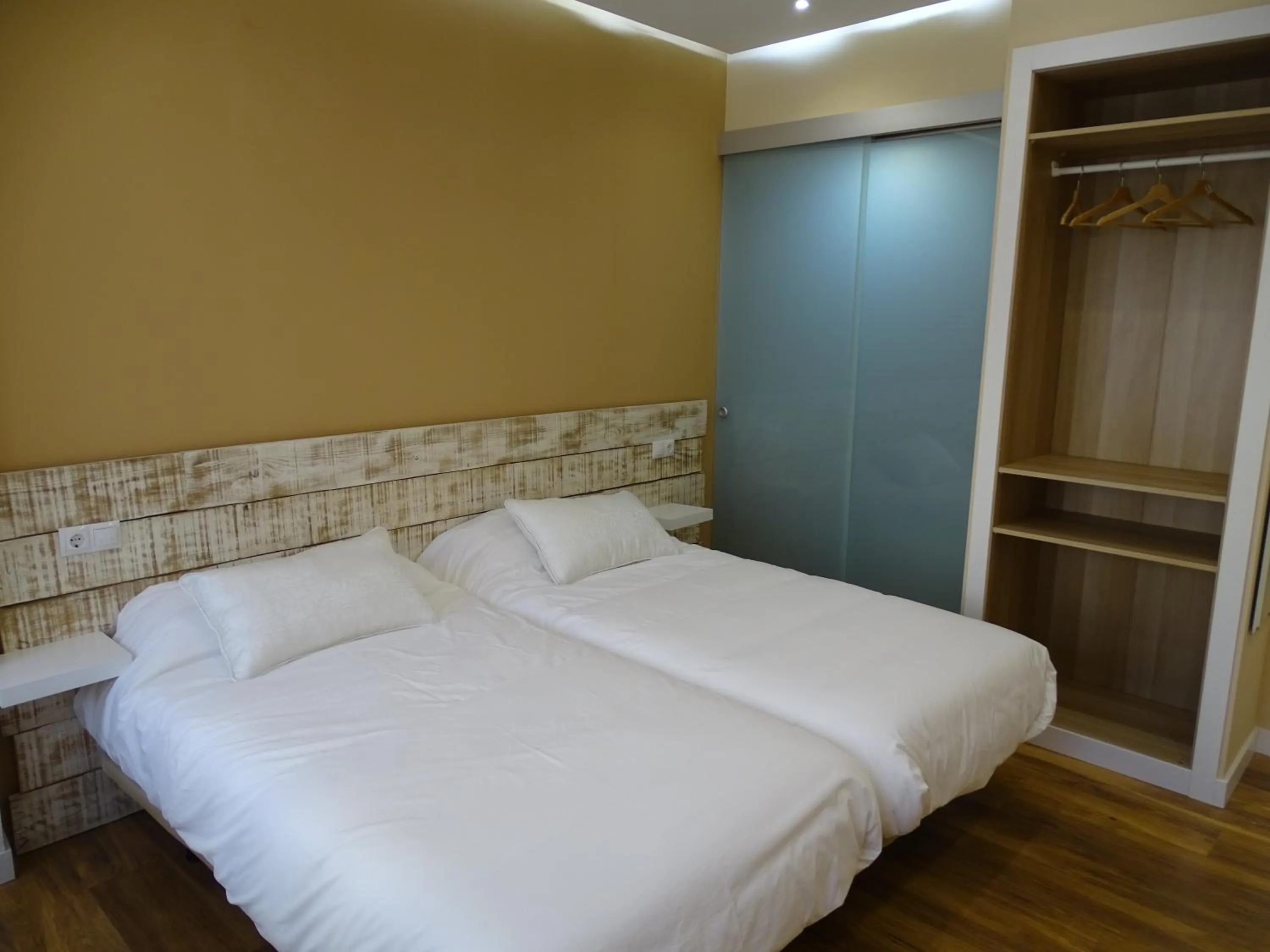 Photo of the whole room, Bed in Urban Burgos