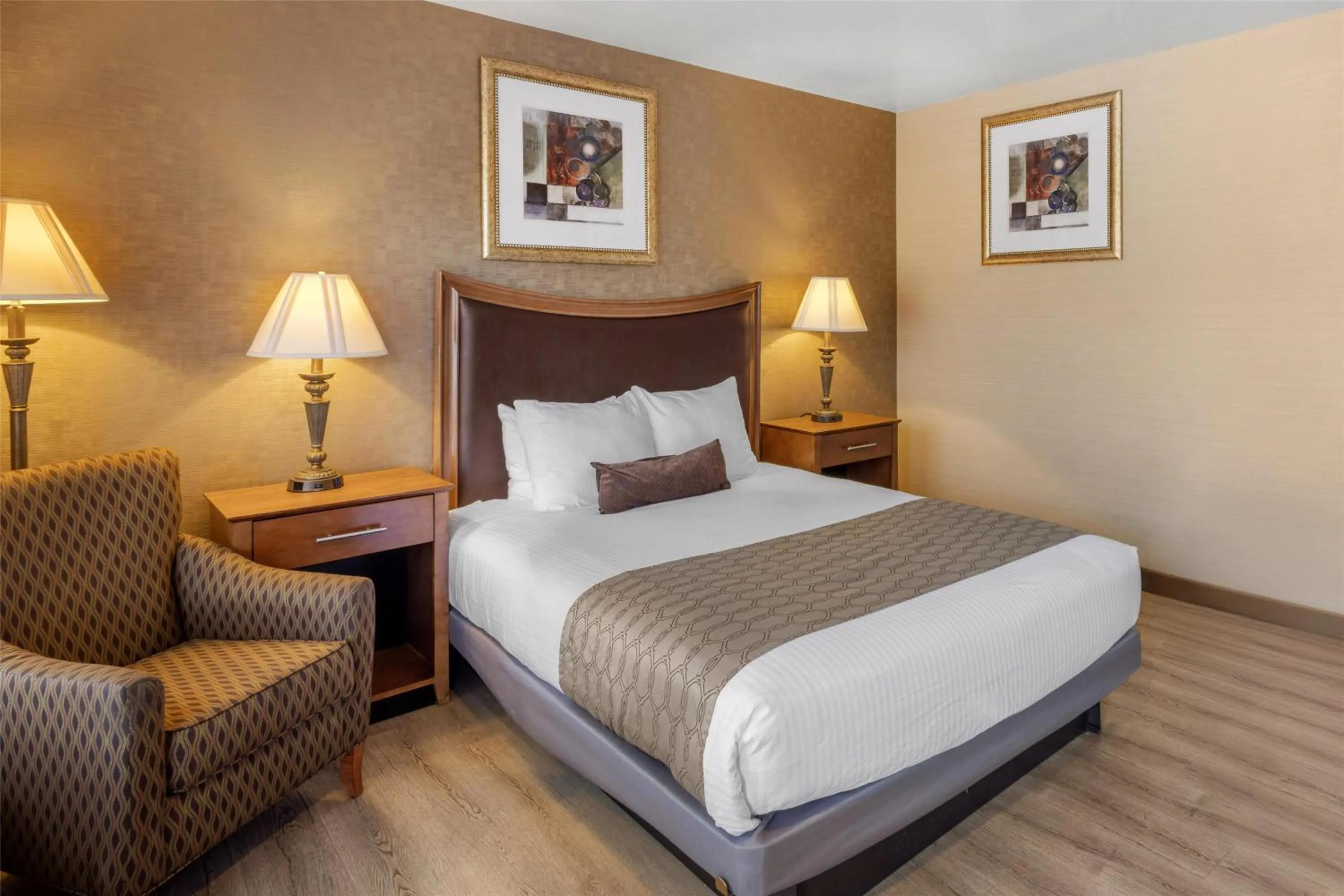 Bedroom, Bed in Best Western Inn Santa Clara