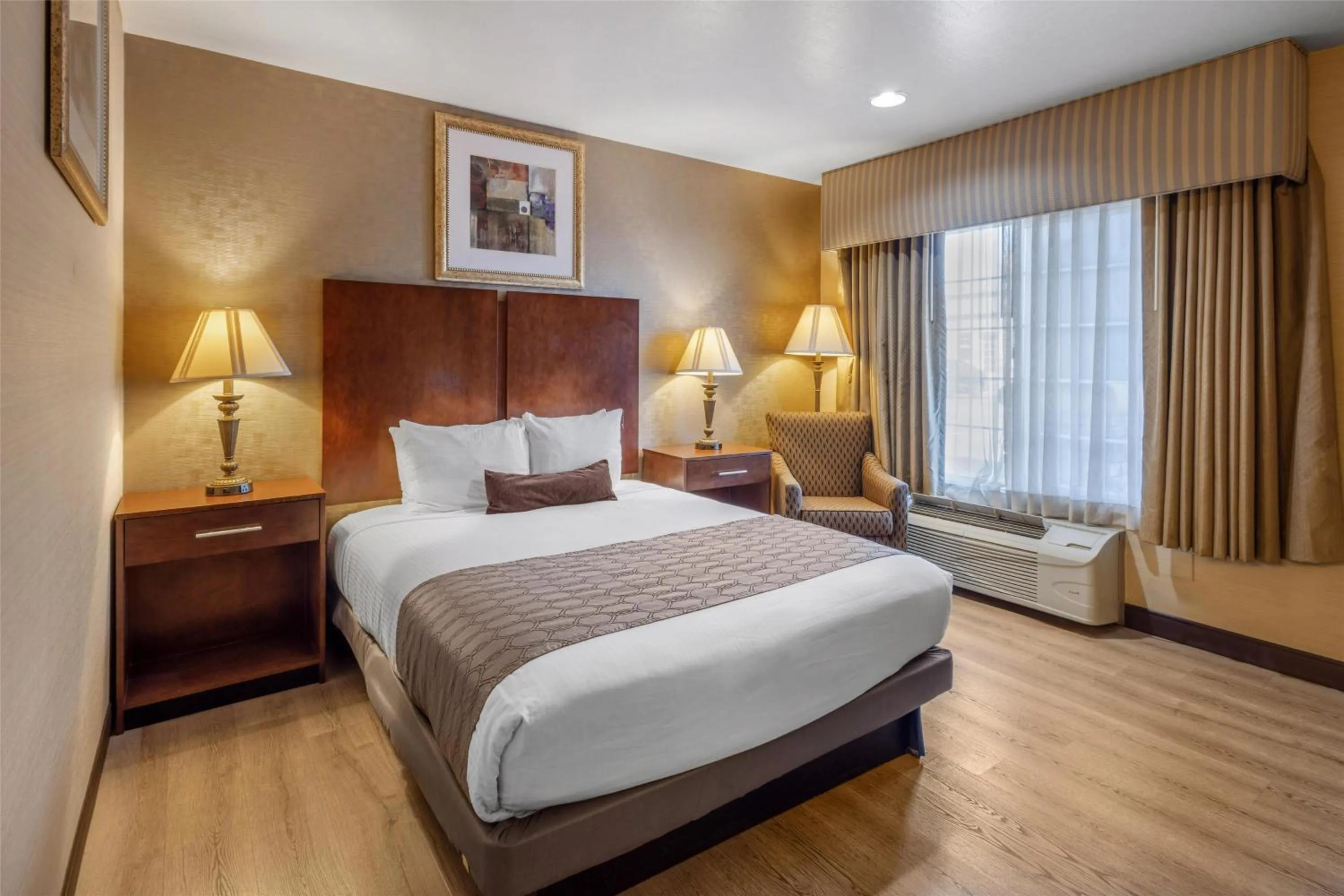 Bedroom, Bed in Best Western Inn Santa Clara