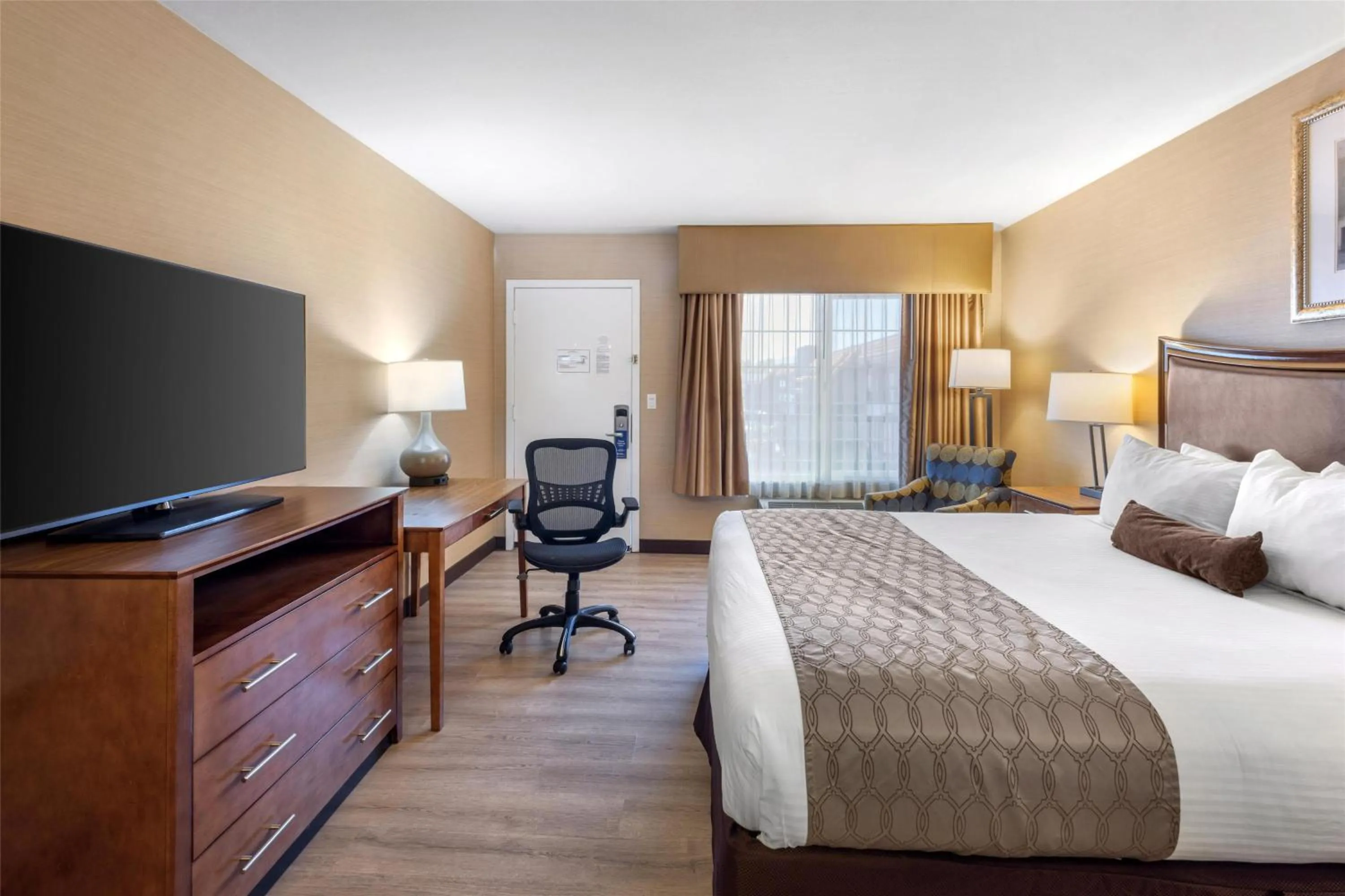 Bedroom, Bed in Best Western Inn Santa Clara