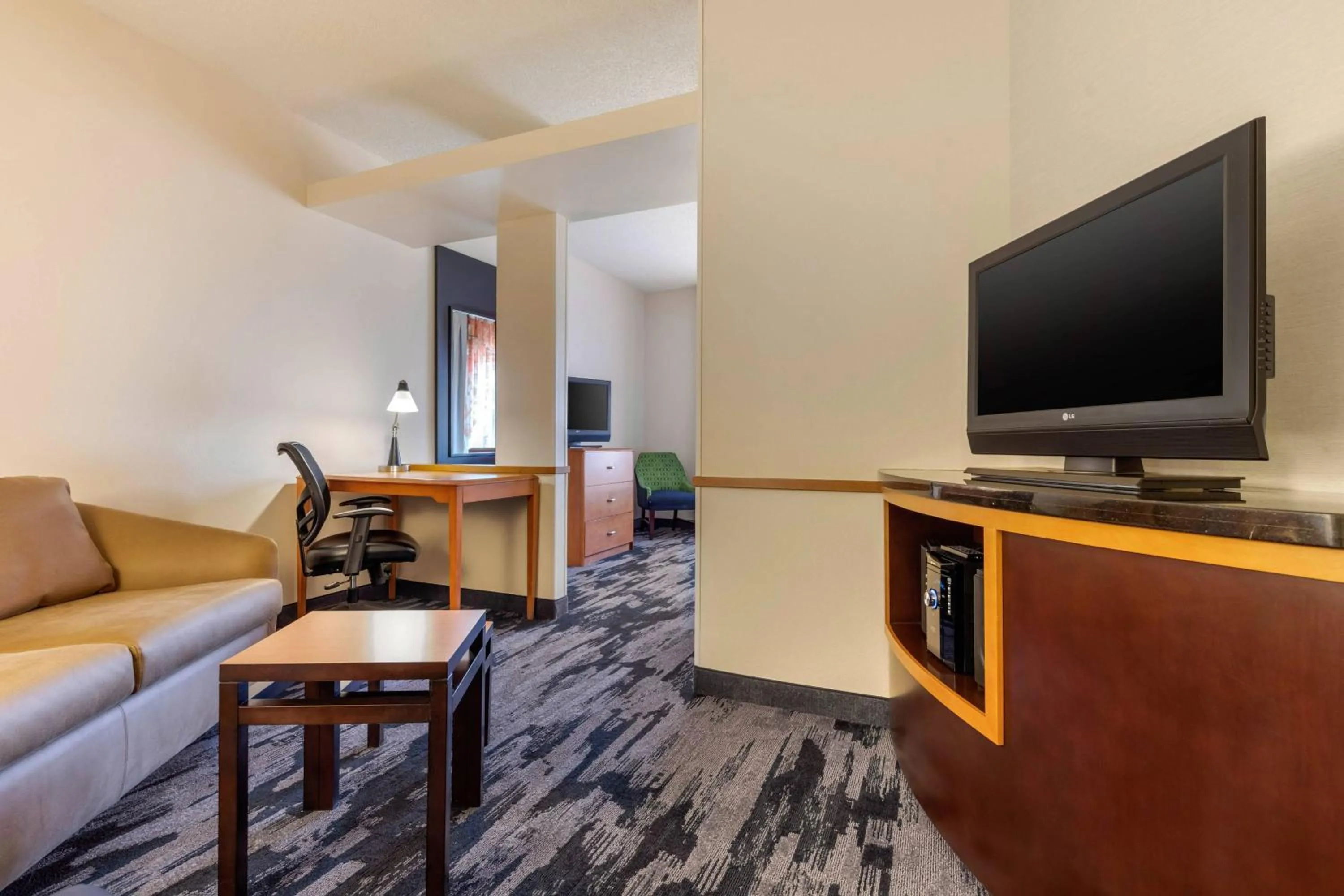 Living room in Fairfield Inn & Suites by Marriott Rockford