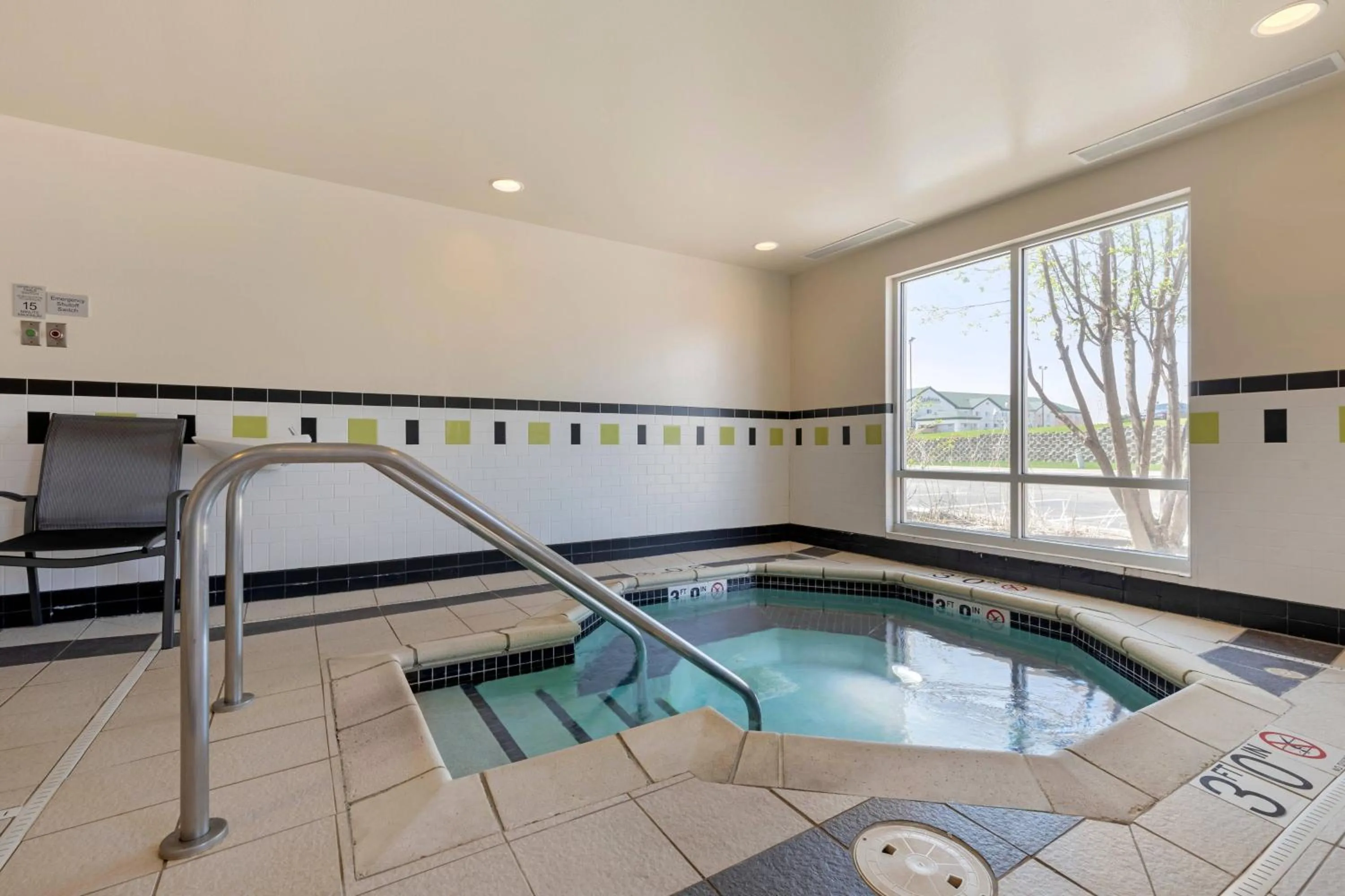 Swimming pool in Fairfield Inn & Suites by Marriott Rockford
