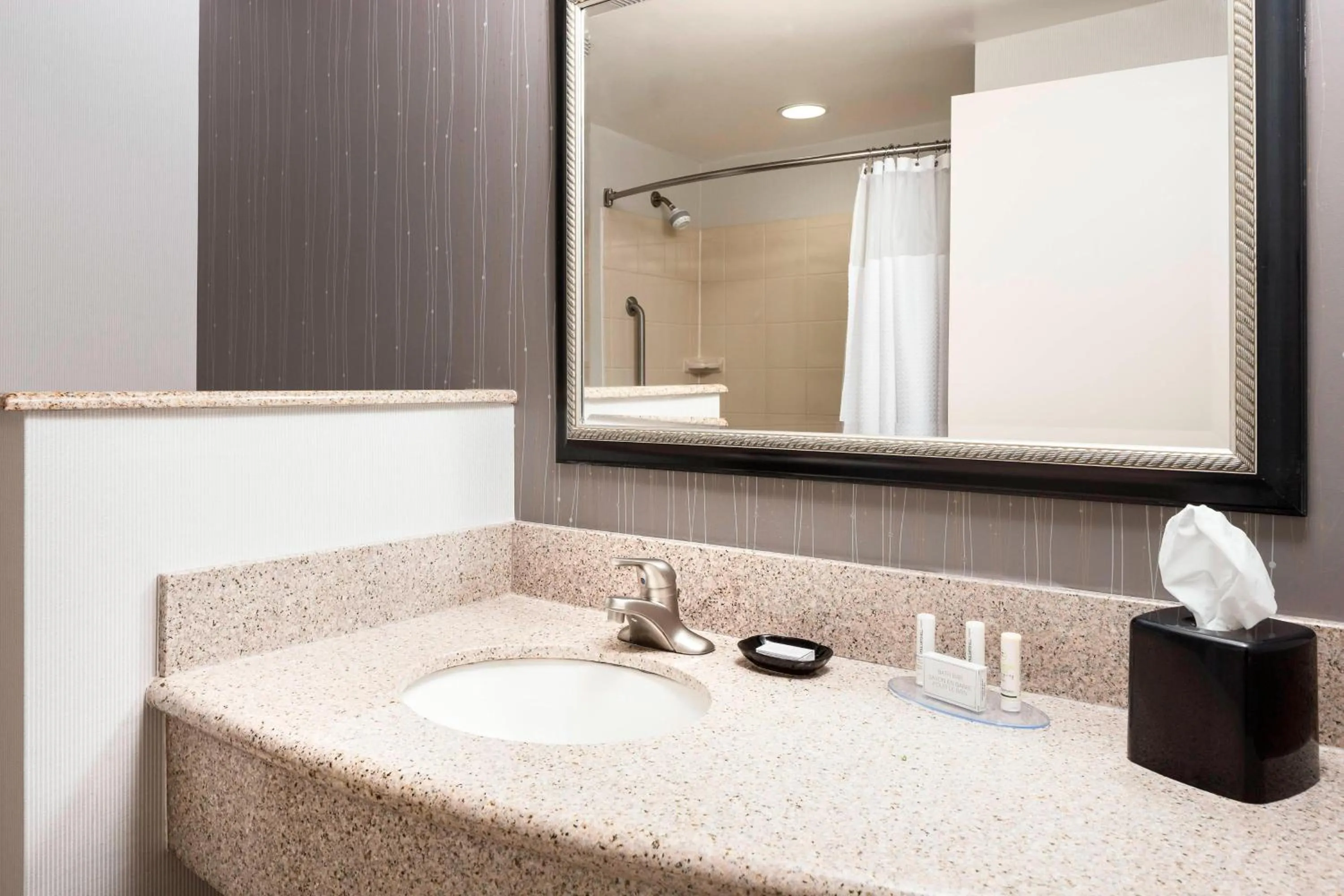 Bathroom in Courtyard by Marriott Columbia