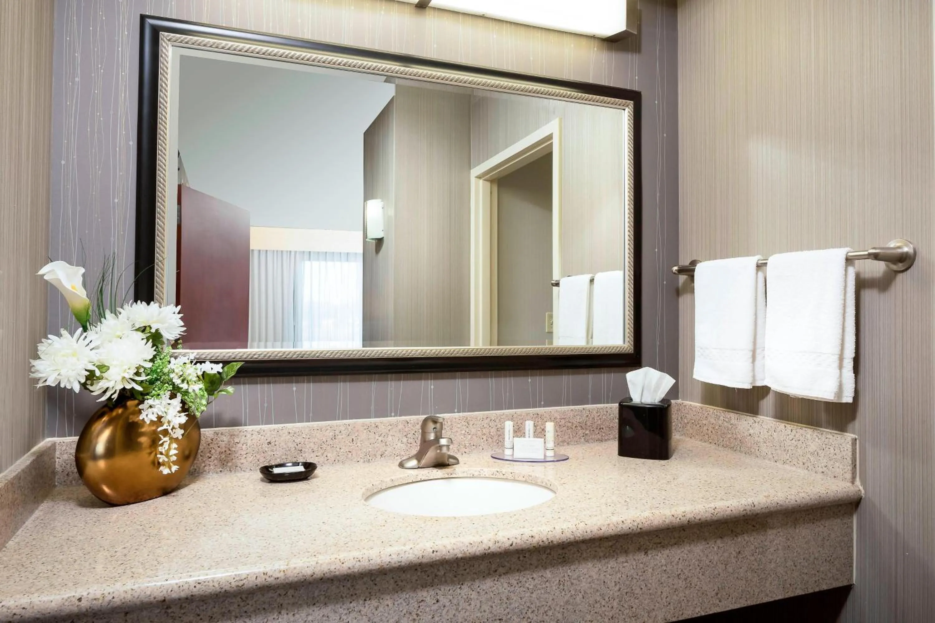 Bathroom in Courtyard by Marriott Columbia