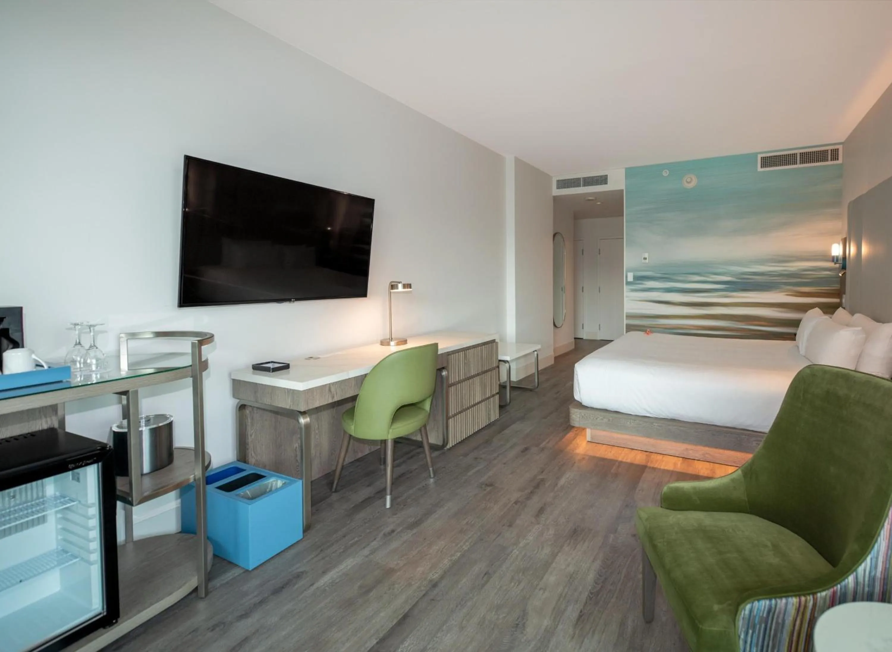 Bedroom, Bed in Coast Coal Harbour Vancouver Hotel by APA