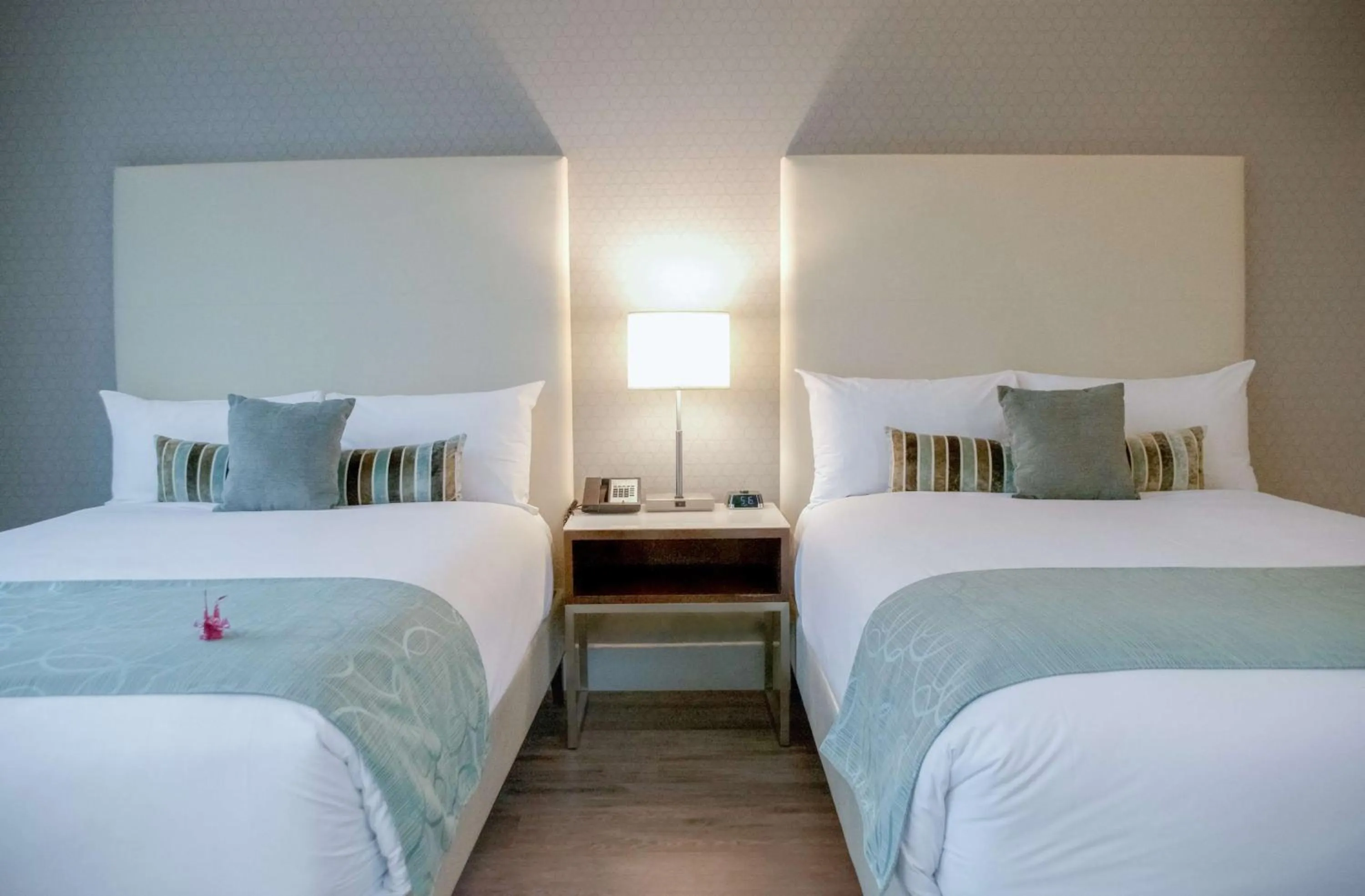 Bedroom, Bed in Coast Coal Harbour Vancouver Hotel by APA