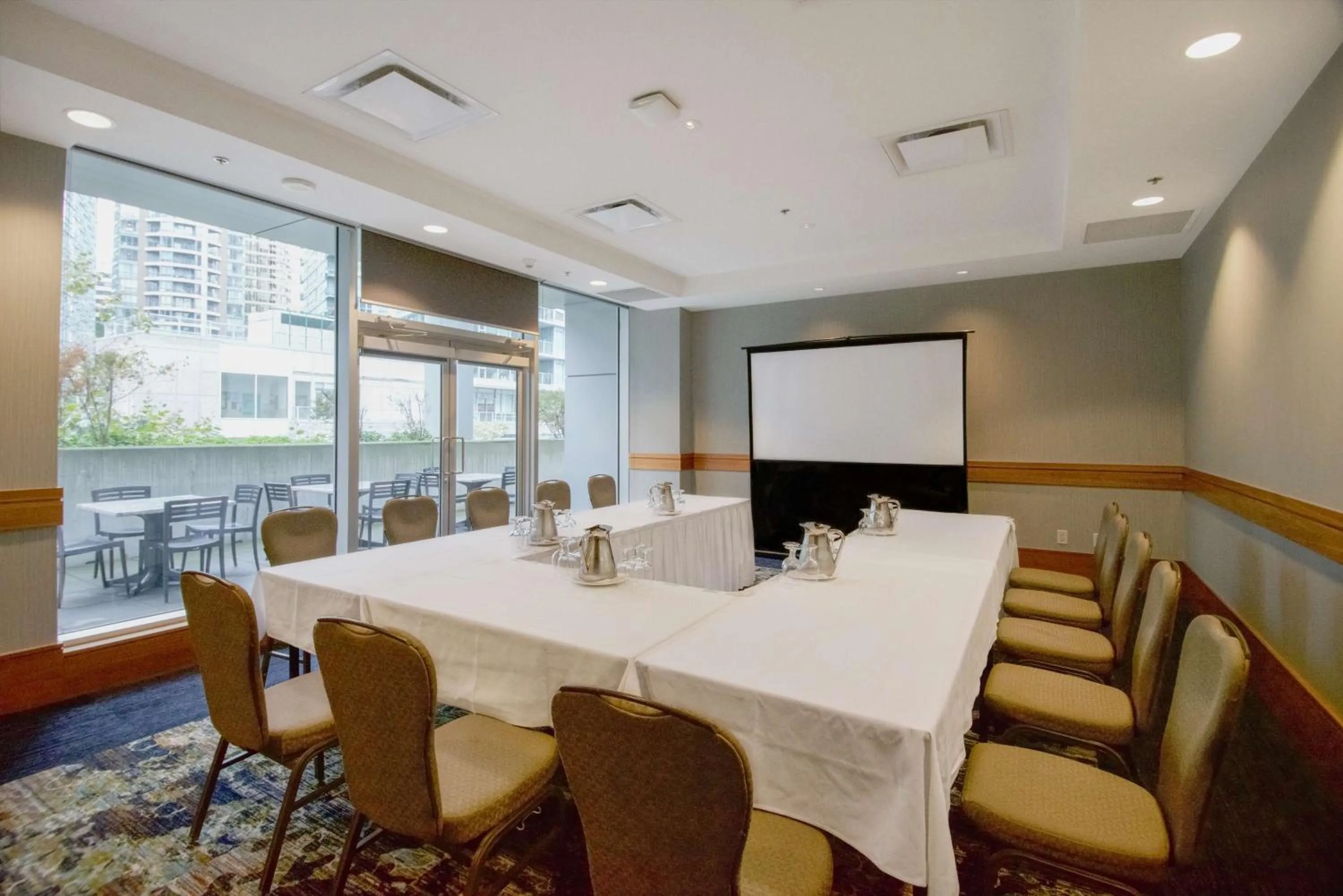 Meeting/conference room in Coast Coal Harbour Vancouver Hotel by APA