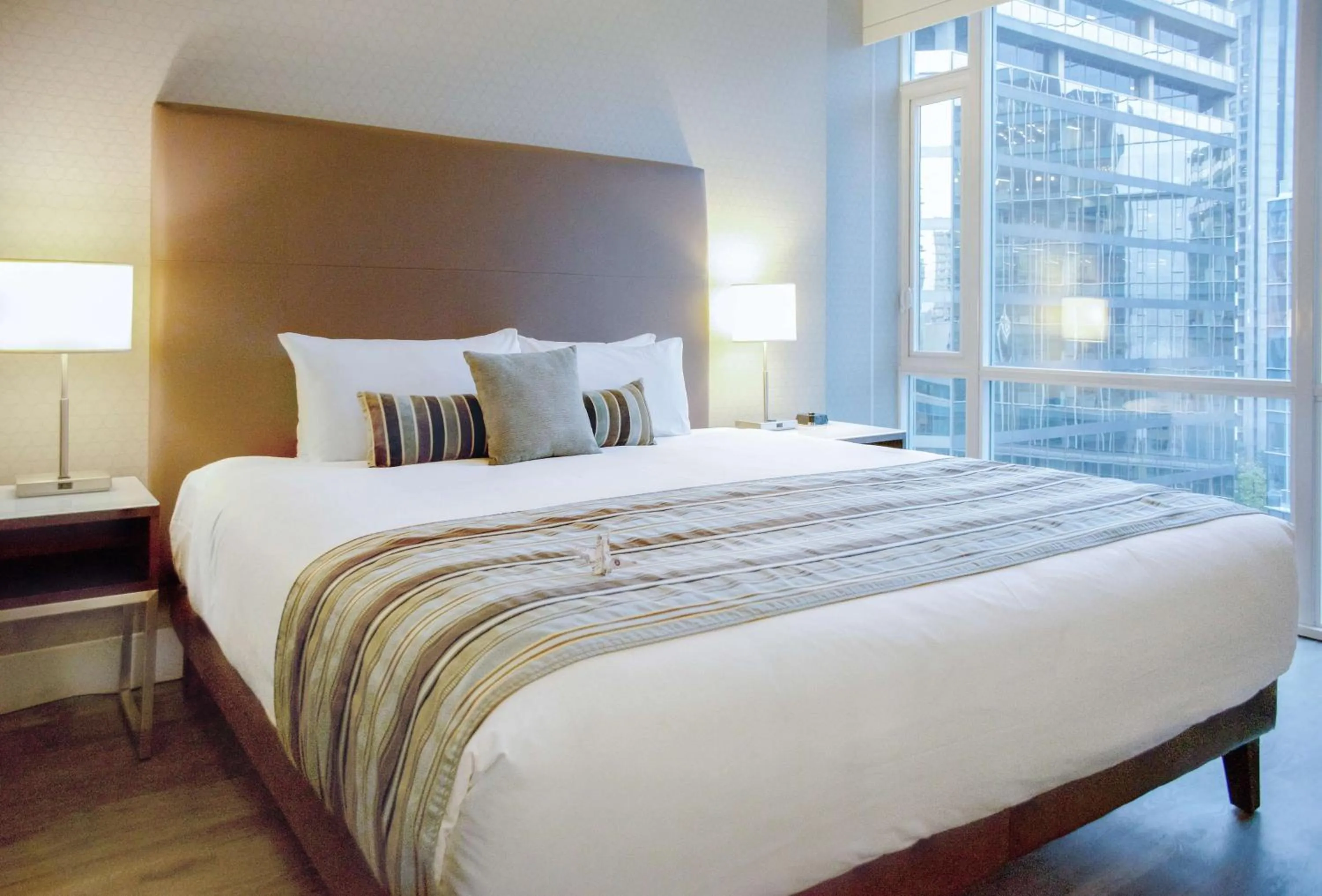 Bedroom, Bed in Coast Coal Harbour Vancouver Hotel by APA