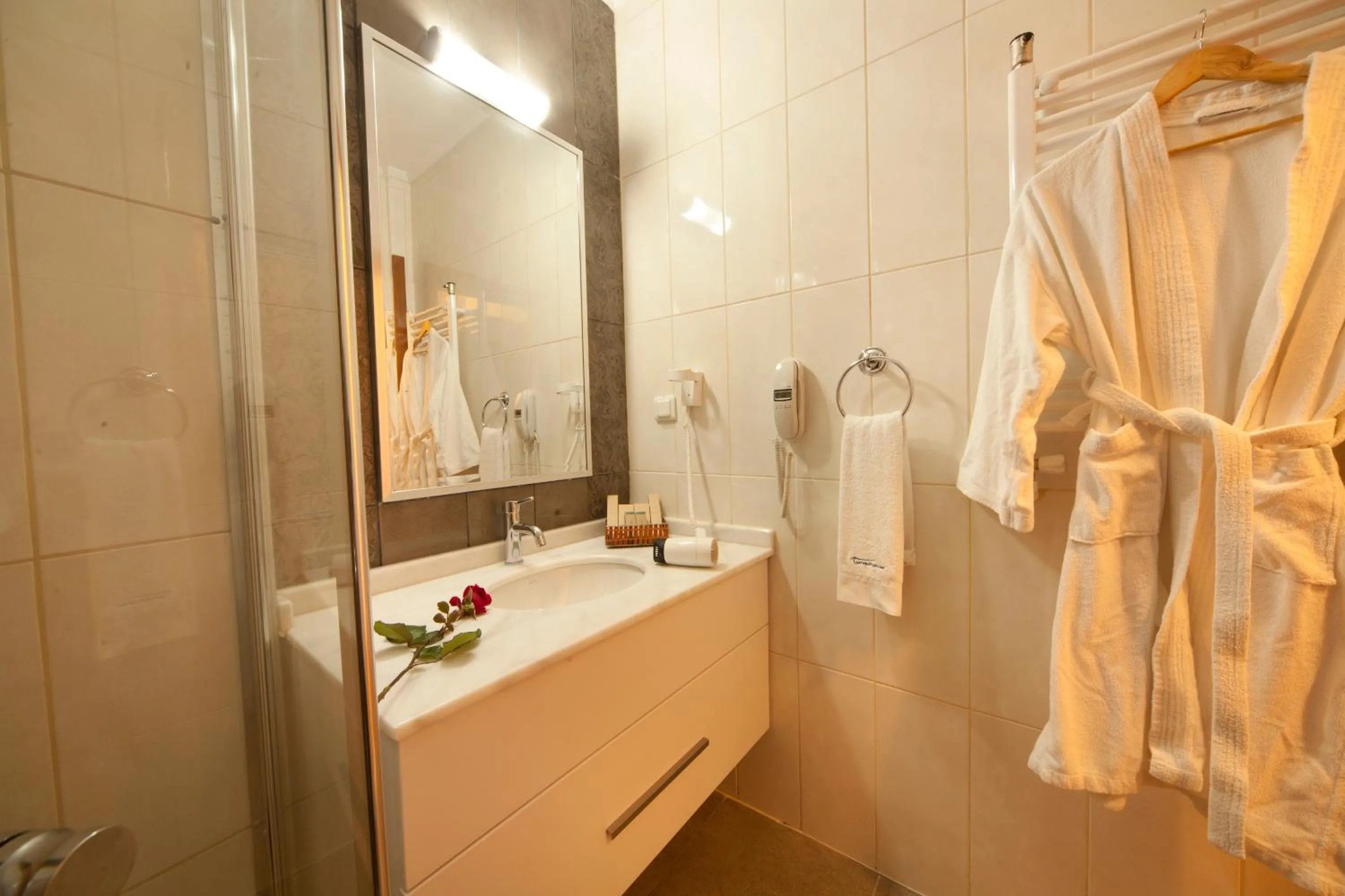 Shower in Turquhouse Hotel