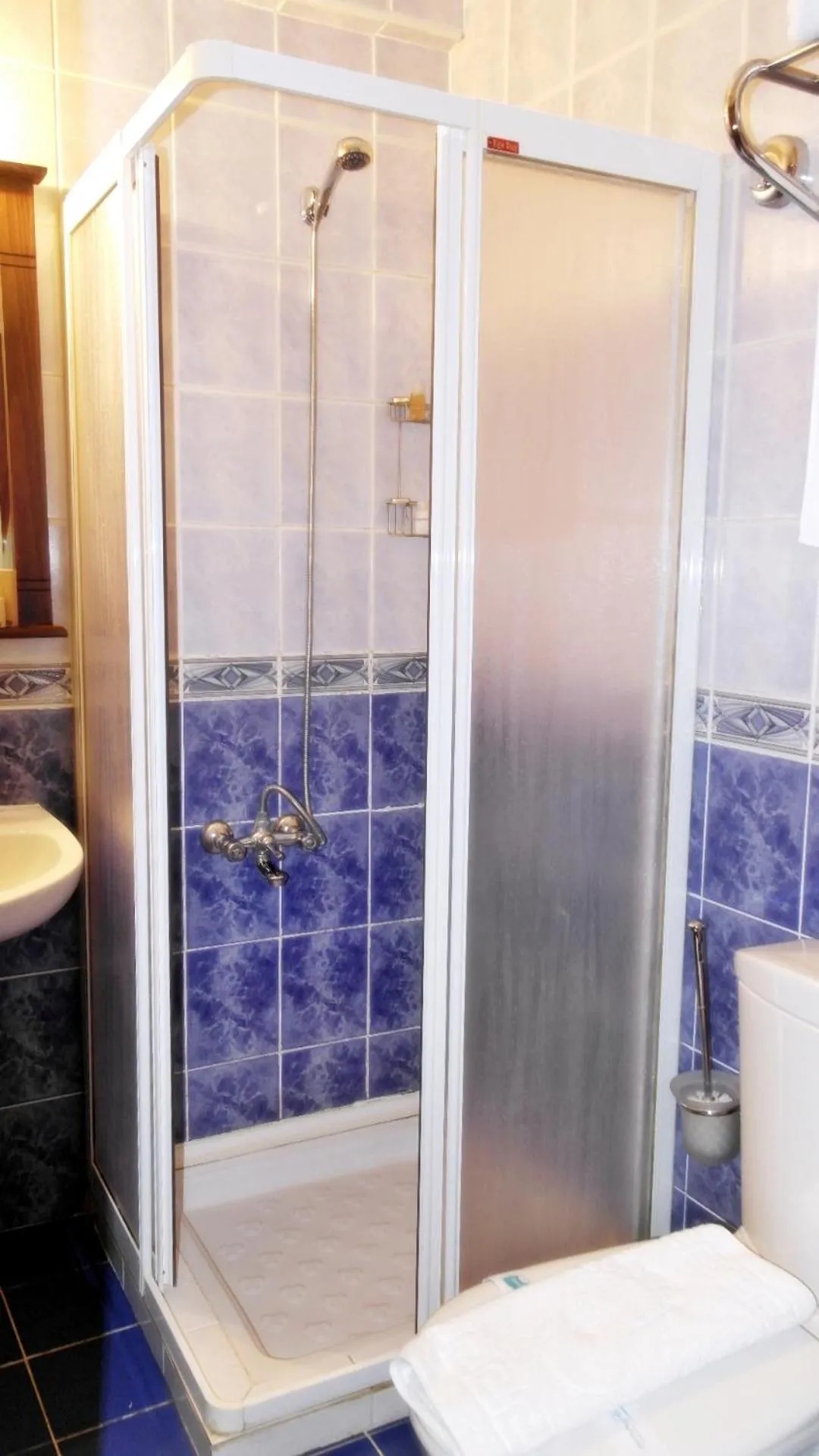 Shower in Turquhouse Hotel