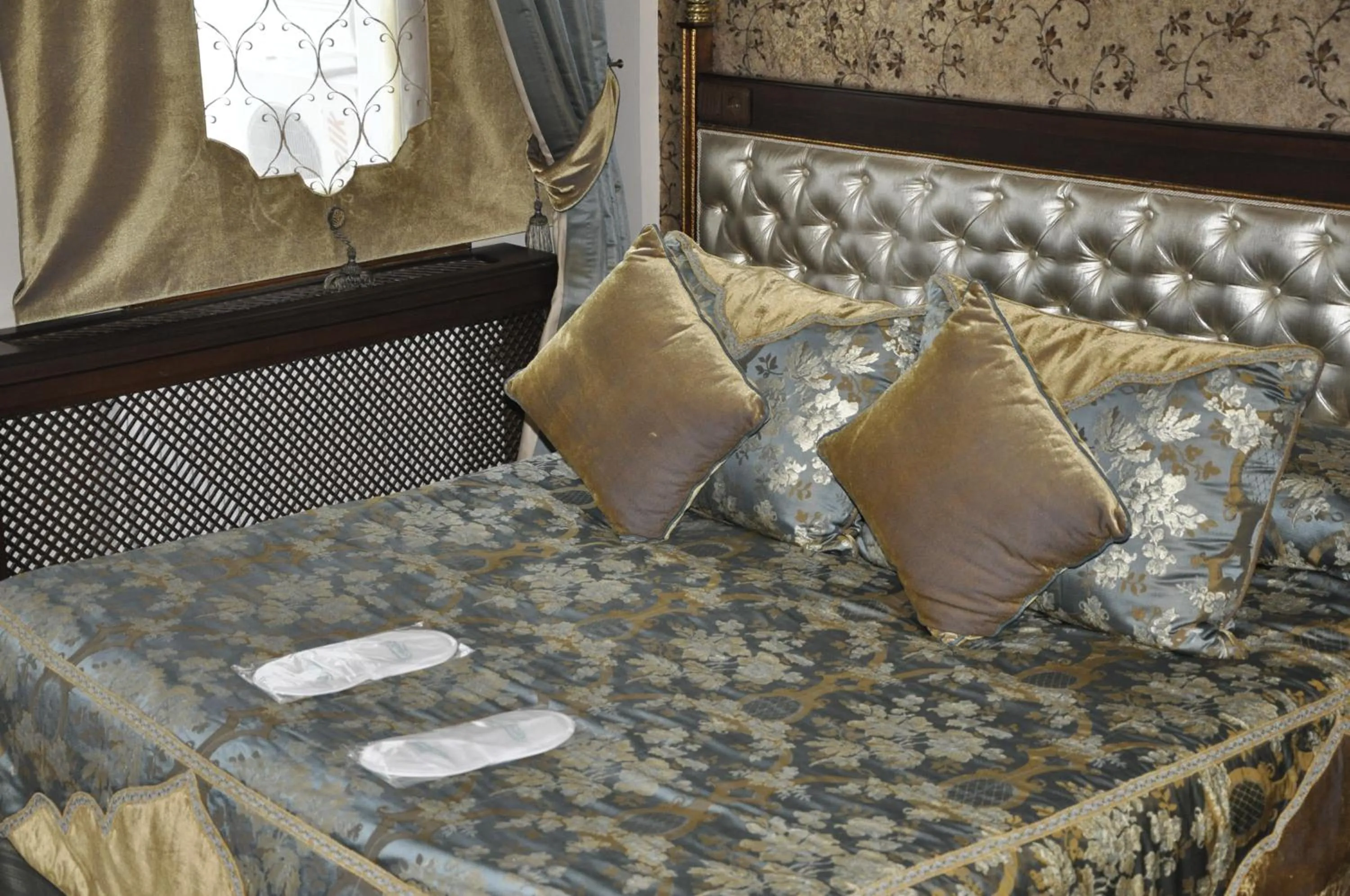 Bed in Turquhouse Hotel