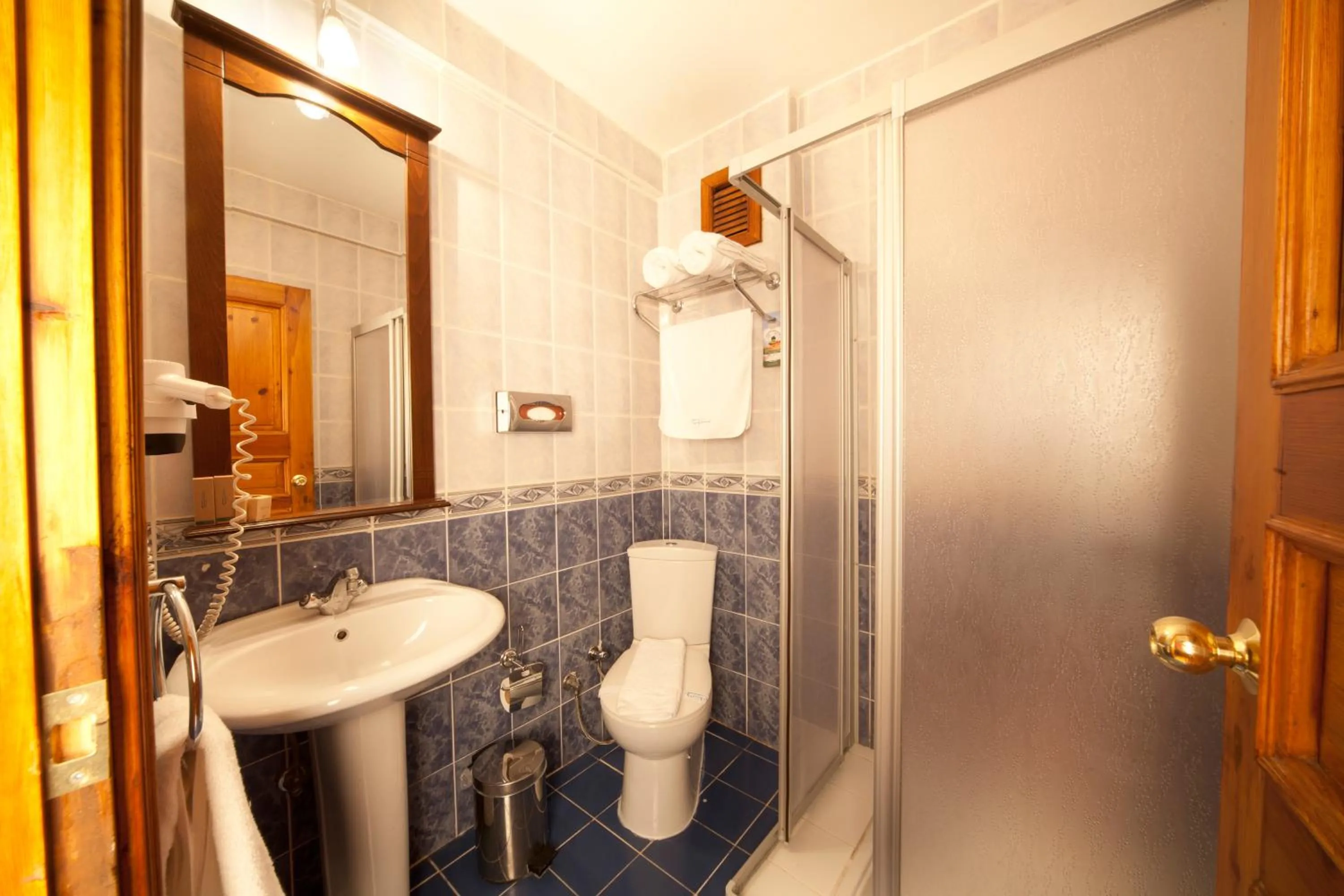 Shower in Turquhouse Hotel