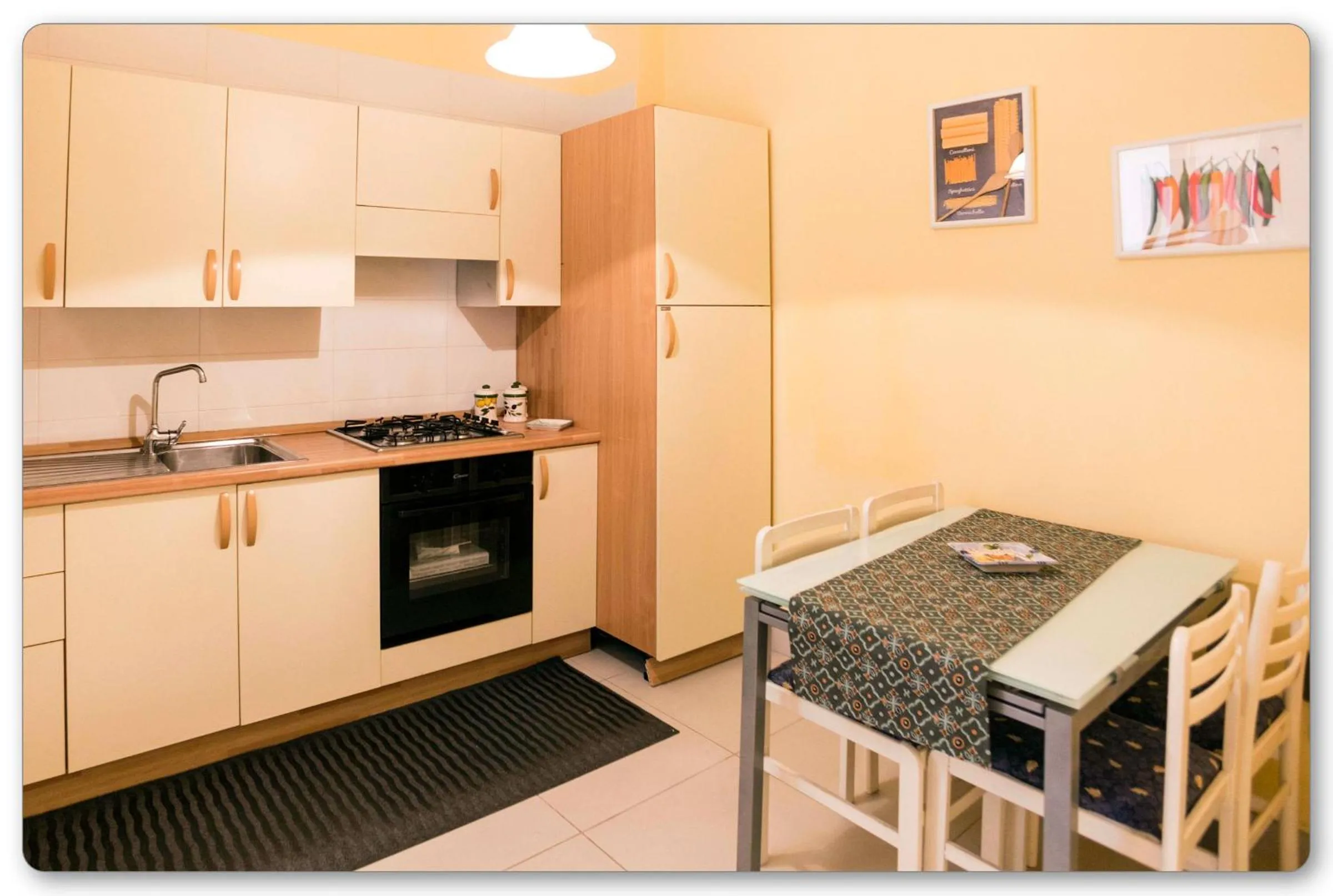 Communal kitchen in B&B Monica's House