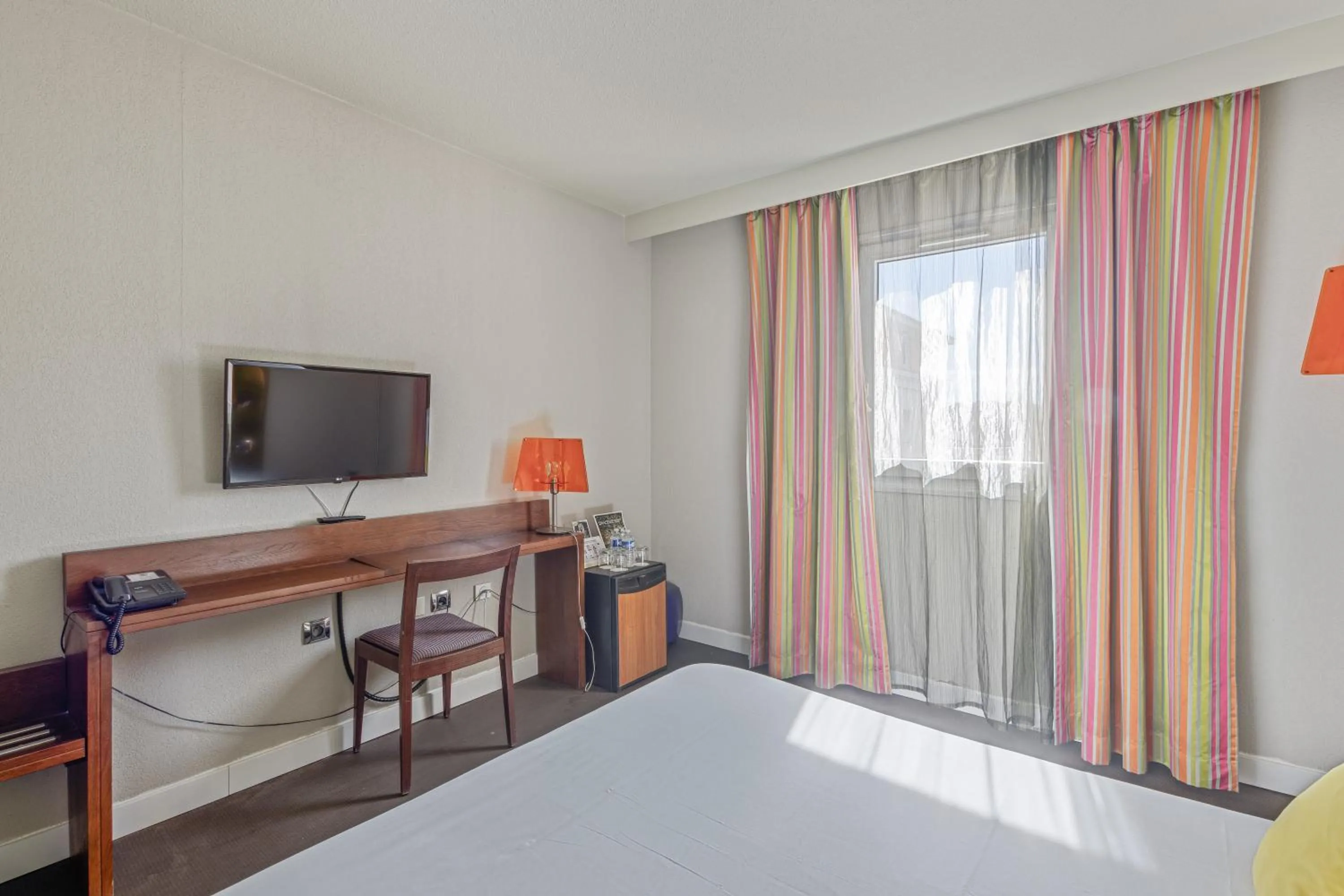 Bed in Hôtel Provence