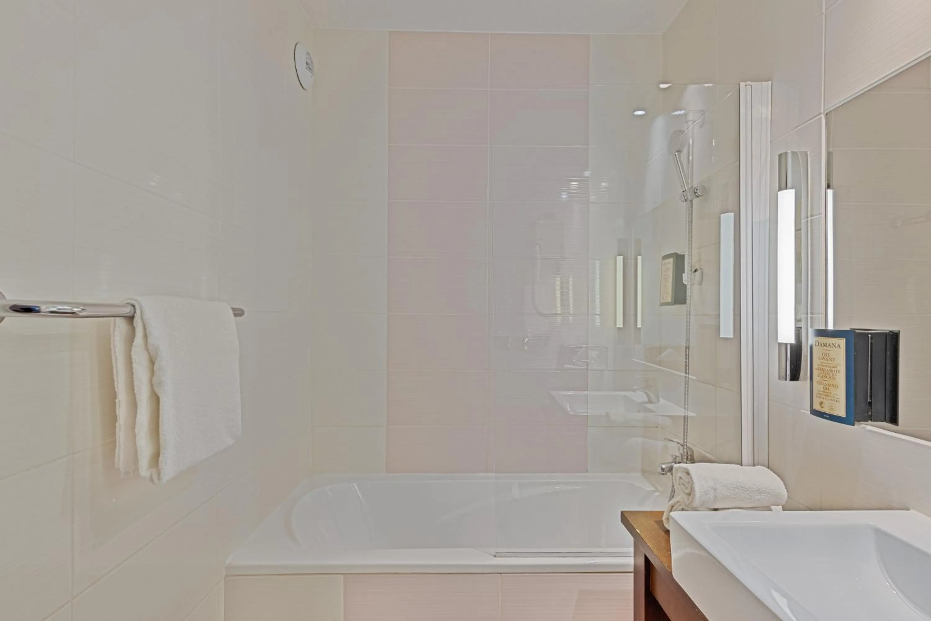 Bathroom in Hôtel Provence