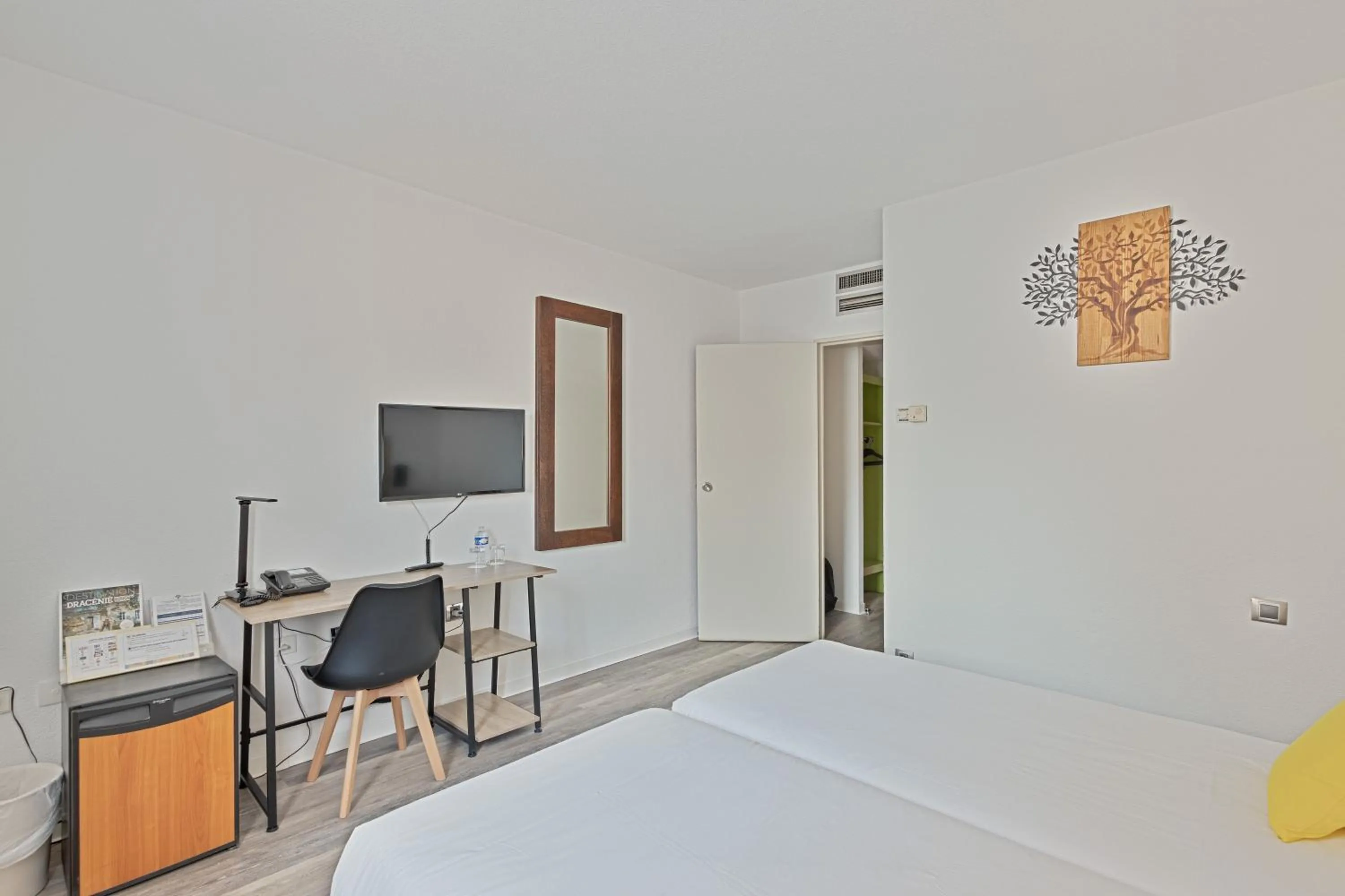 Bed in Hôtel Provence