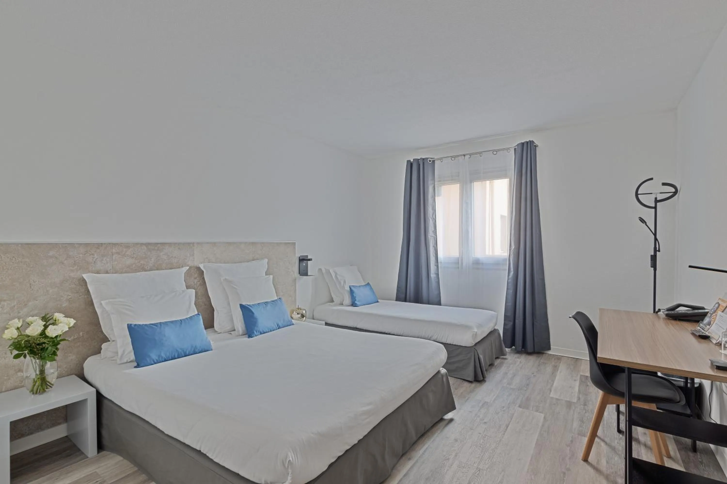 Bed in Hôtel Provence