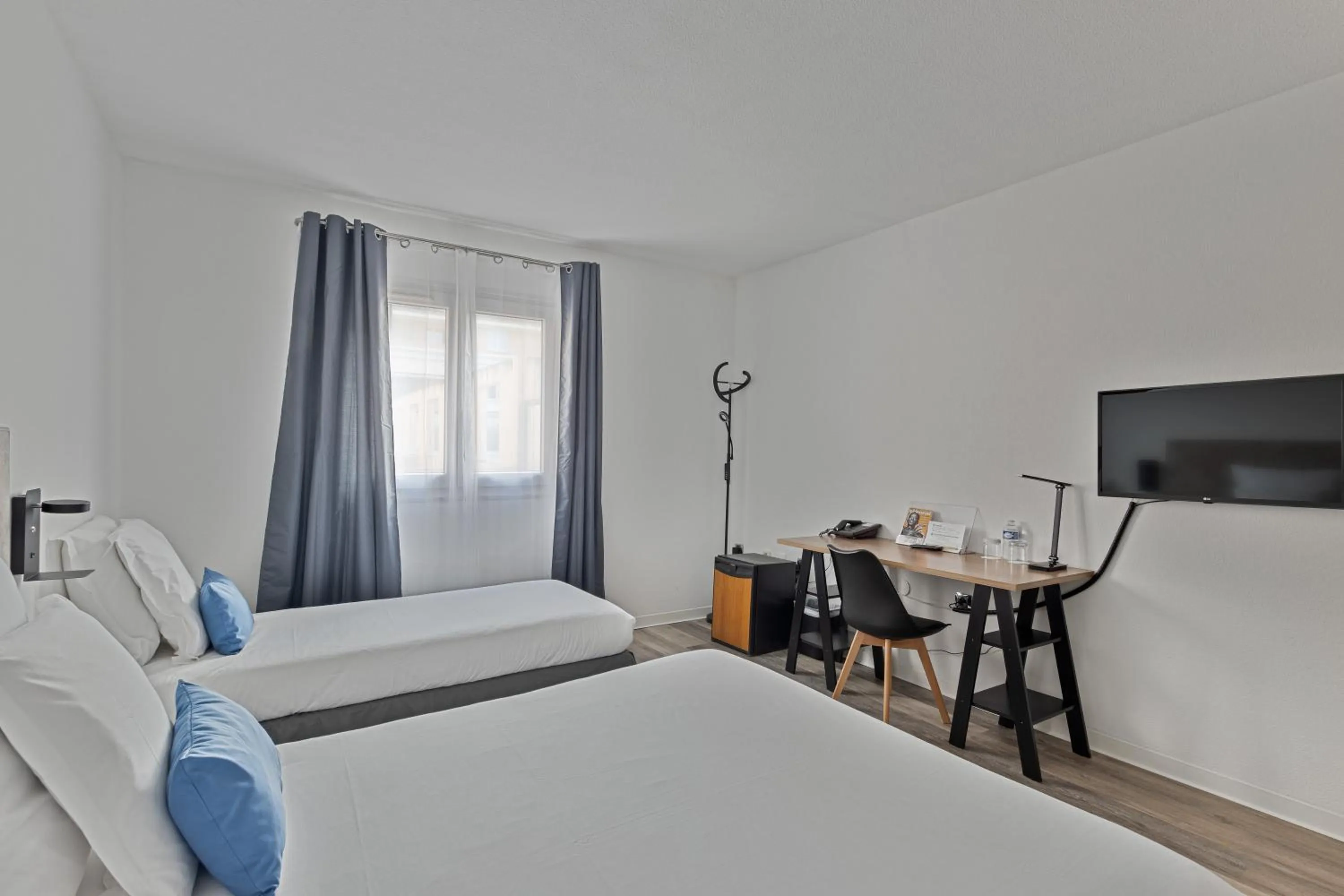 Bed in Hôtel Provence